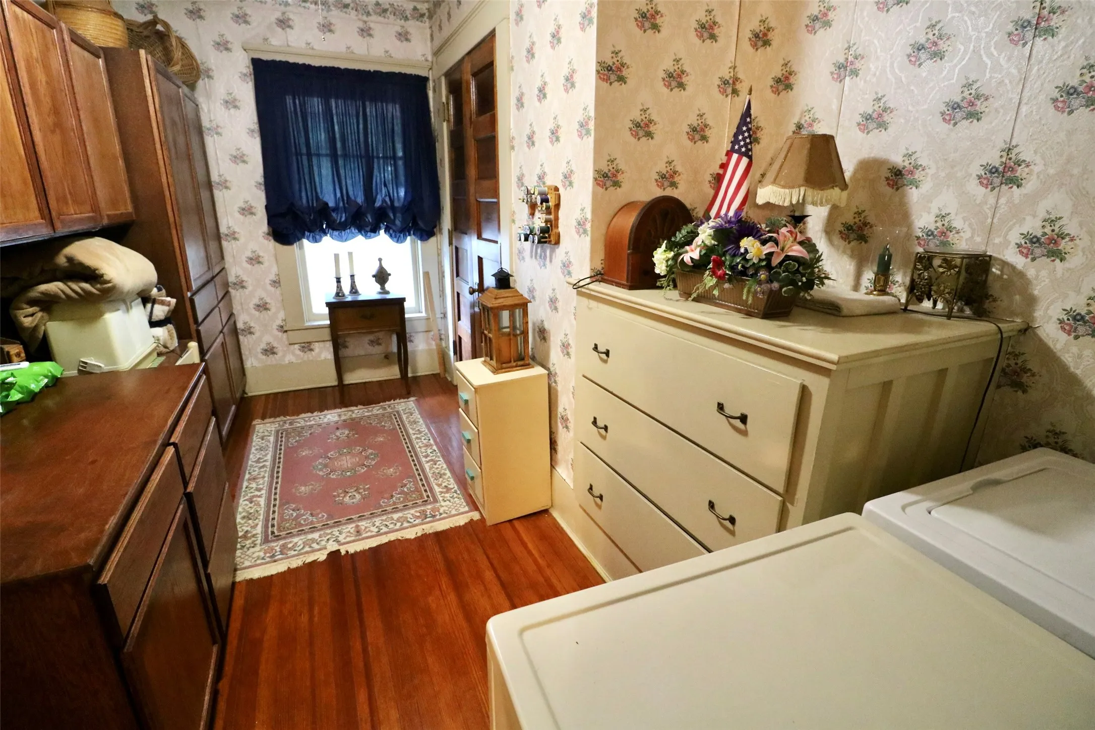 Single Family Residence For Sale in Lamar County , 307 Honey Grove St, Roxton, Texas 75477, 4 Bedroom, 2 Bathroom, 2 Garage spaces, 3,489 Sqft, built in 1912, mls#21383635, Real Estate Agent in Roxton, Homes For Sale in Lamar county, Homes For Sale in Roxton, Realtor in Roxton Texas, Real Estate Brokerage Independent Realty Texas, Luminita Cordes Realtor