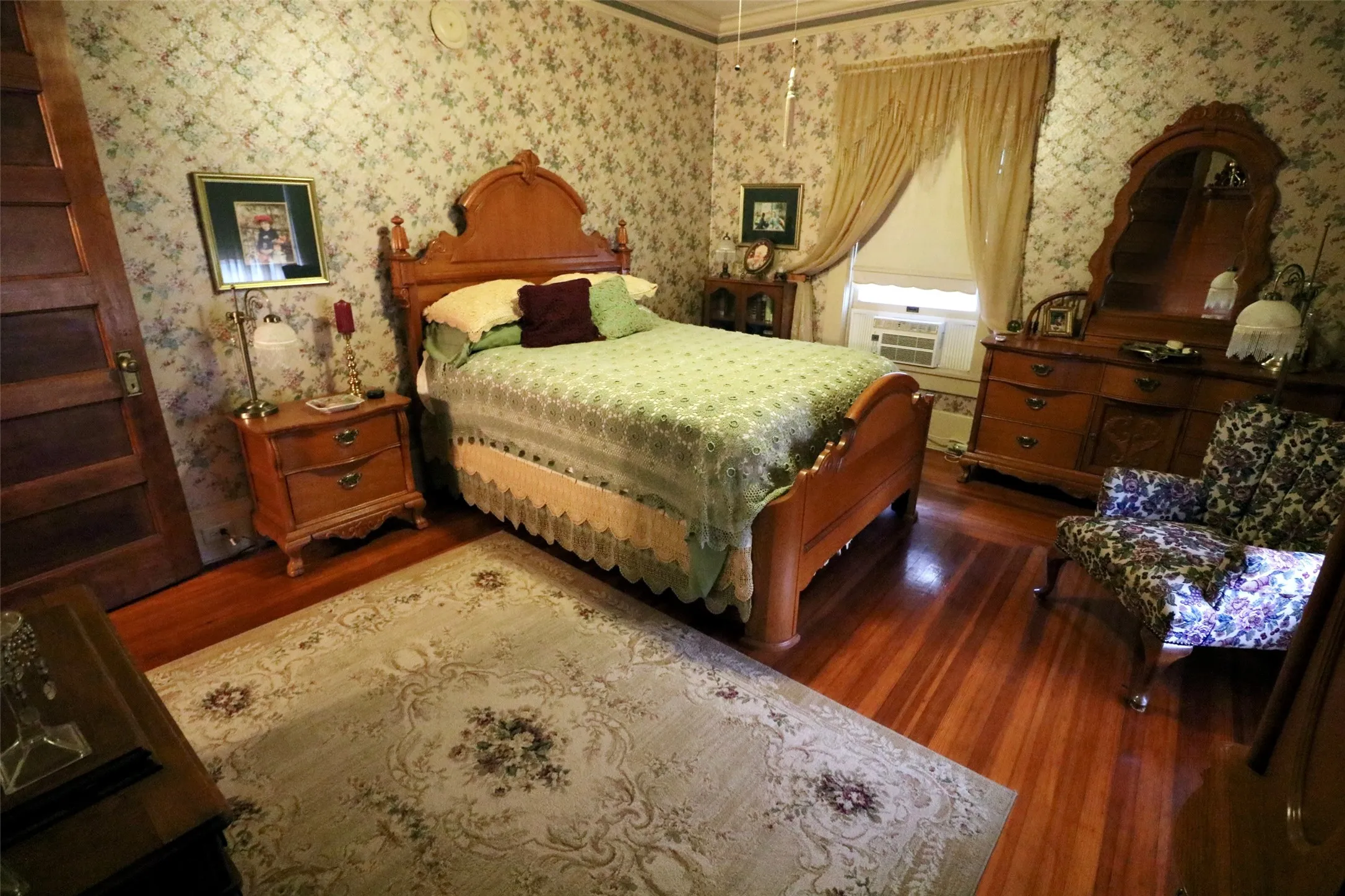 Single Family Residence For Sale in Lamar County , 307 Honey Grove St, Roxton, Texas 75477, 4 Bedroom, 2 Bathroom, 2 Garage spaces, 3,489 Sqft, built in 1912, mls#21383635, Real Estate Agent in Roxton, Homes For Sale in Lamar county, Homes For Sale in Roxton, Realtor in Roxton Texas, Real Estate Brokerage Independent Realty Texas, Luminita Cordes Realtor