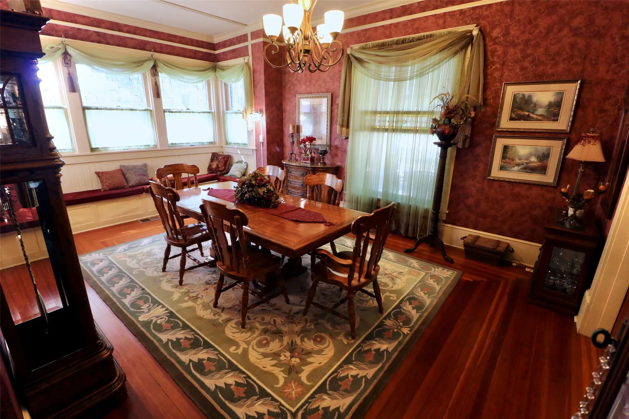 Single Family Residence For Sale in Lamar County , 307 Honey Grove St, Roxton, Texas 75477, 4 Bedroom, 2 Bathroom, 2 Garage spaces, 3,489 Sqft, built in 1912, mls#21383635, Real Estate Agent in Roxton, Homes For Sale in Lamar county, Homes For Sale in Roxton, Realtor in Roxton Texas, Real Estate Brokerage Independent Realty Texas, Luminita Cordes Realtor