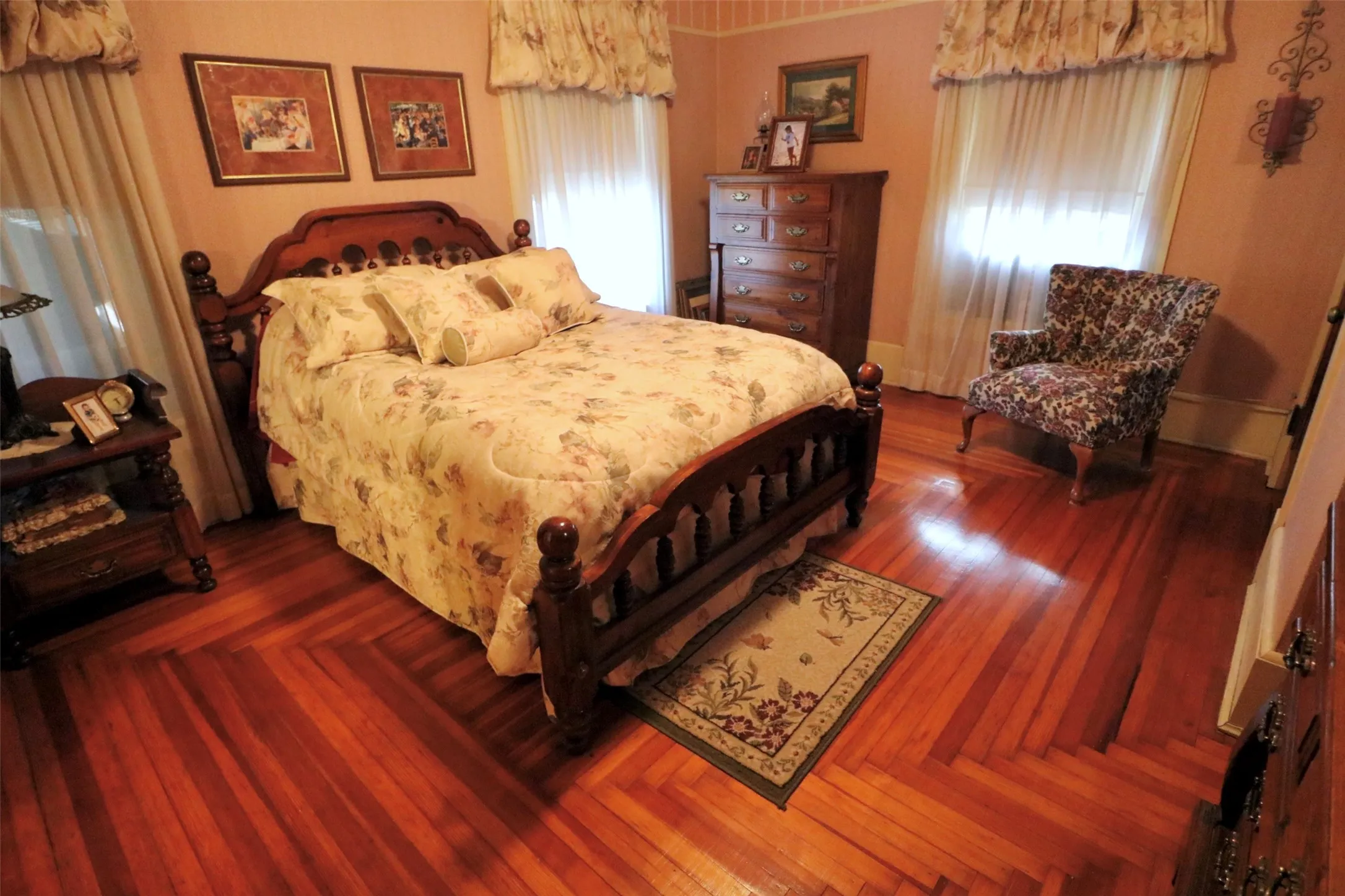 Single Family Residence For Sale in Lamar County , 307 Honey Grove St, Roxton, Texas 75477, 4 Bedroom, 2 Bathroom, 2 Garage spaces, 3,489 Sqft, built in 1912, mls#21383635, Real Estate Agent in Roxton, Homes For Sale in Lamar county, Homes For Sale in Roxton, Realtor in Roxton Texas, Real Estate Brokerage Independent Realty Texas, Luminita Cordes Realtor