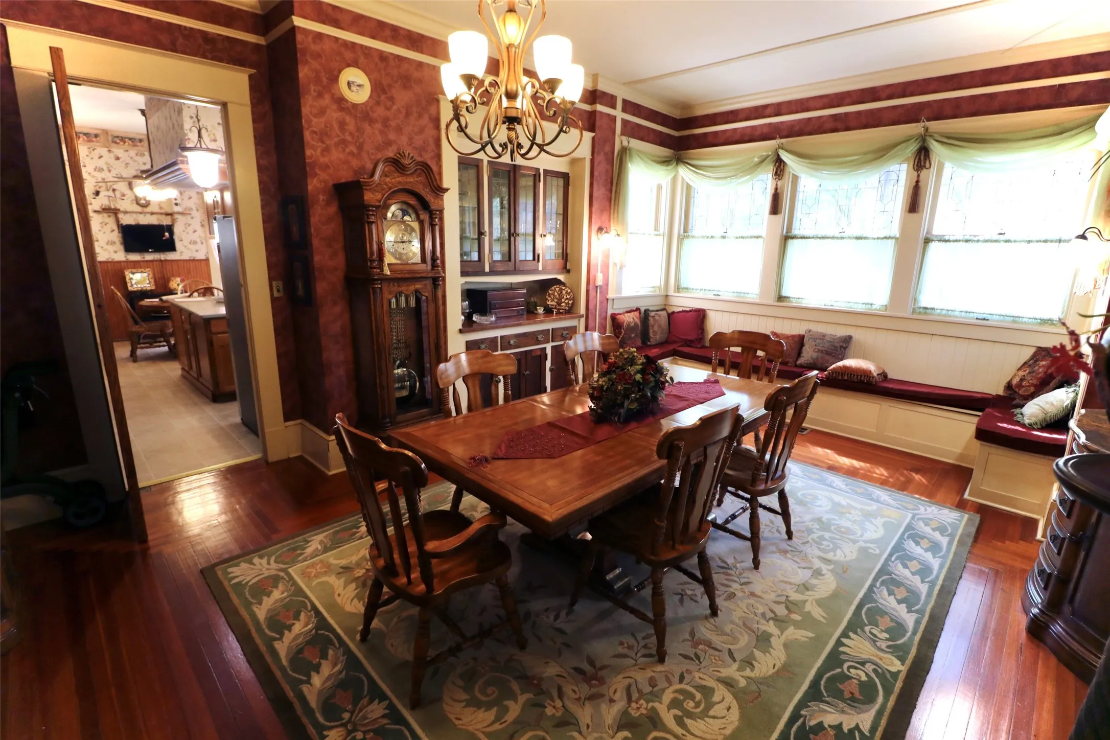 Single Family Residence For Sale in Lamar County , 307 Honey Grove St, Roxton, Texas 75477, 4 Bedroom, 2 Bathroom, 2 Garage spaces, 3,489 Sqft, built in 1912, mls#21383635, Real Estate Agent in Roxton, Homes For Sale in Lamar county, Homes For Sale in Roxton, Realtor in Roxton Texas, Real Estate Brokerage Independent Realty Texas, Luminita Cordes Realtor