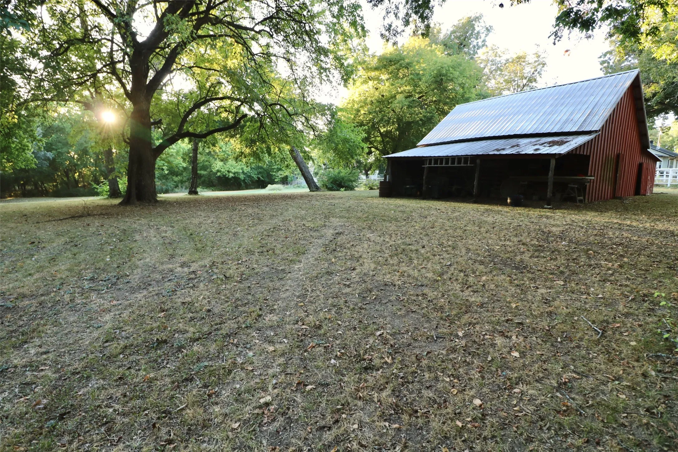 Single Family Residence For Sale in Lamar County , 307 Honey Grove St, Roxton, Texas 75477, 4 Bedroom, 2 Bathroom, 2 Garage spaces, 3,489 Sqft, built in 1912, mls#21383635, Real Estate Agent in Roxton, Homes For Sale in Lamar county, Homes For Sale in Roxton, Realtor in Roxton Texas, Real Estate Brokerage Independent Realty Texas, Luminita Cordes Realtor