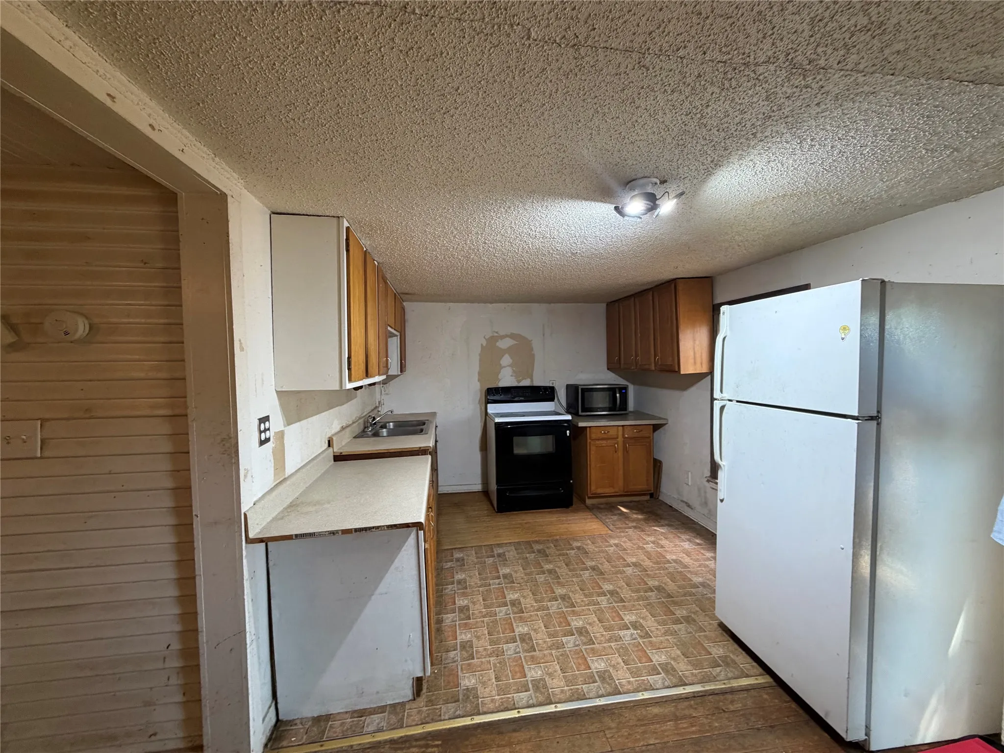 Single Family Residence For Sale in Tarrant County , 2813 Milam Street, Fort Worth, Texas 76112, 2 Bedroom, 1 Bathroom, Garage spaces, 1,042 Sqft, built in 1920, mls#21386259, Real Estate Agent in Fort Worth, Homes For Sale in Tarrant county, Homes For Sale in Fort Worth, Realtor in Fort Worth Texas, Real Estate Brokerage Independent Realty Texas, Luminita Cordes Realtor