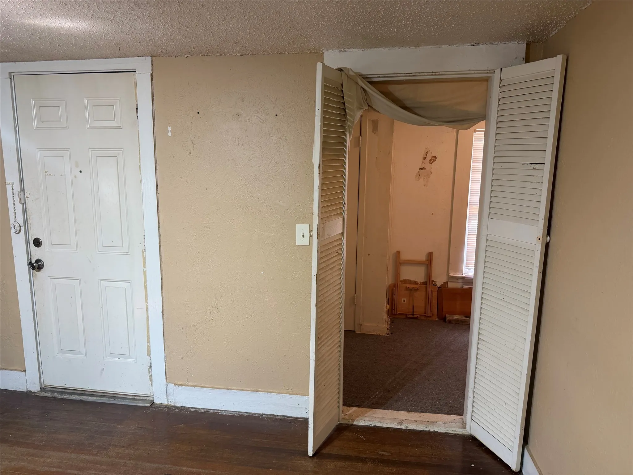 Single Family Residence For Sale in Tarrant County , 2813 Milam Street, Fort Worth, Texas 76112, 2 Bedroom, 1 Bathroom, Garage spaces, 1,042 Sqft, built in 1920, mls#21386259, Real Estate Agent in Fort Worth, Homes For Sale in Tarrant county, Homes For Sale in Fort Worth, Realtor in Fort Worth Texas, Real Estate Brokerage Independent Realty Texas, Luminita Cordes Realtor