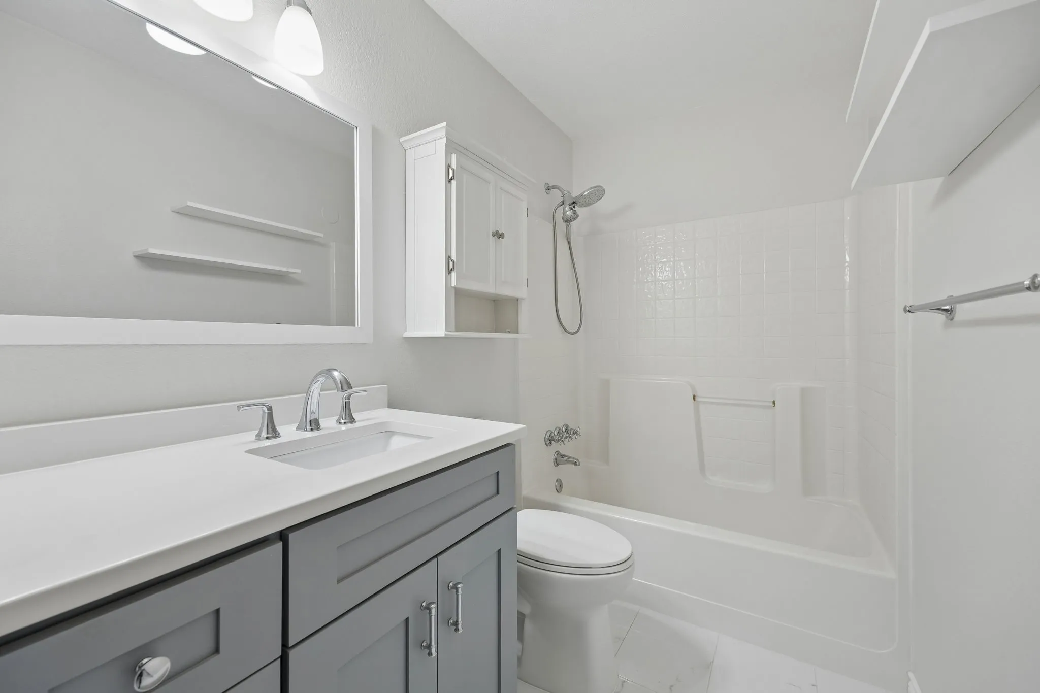 Single Family Residence For Sale in Dallas County , 947 E Oakdale Road, Irving, Texas 75060, 3 Bedroom, 2 Bathroom, 1 Garage spaces, 1,198 Sqft, built in 1996, mls#21386112, Real Estate Agent in Irving, Homes For Sale in Dallas county, Homes For Sale in Irving, Realtor in Irving Texas, Real Estate Brokerage Independent Realty Texas, Luminita Cordes Realtor
