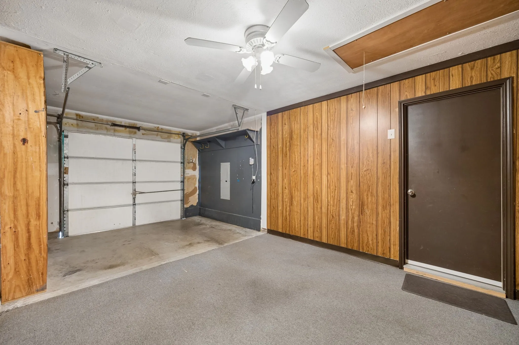 Single Family Residence For Sale in Dallas County , 947 E Oakdale Road, Irving, Texas 75060, 3 Bedroom, 2 Bathroom, 1 Garage spaces, 1,198 Sqft, built in 1996, mls#21386112, Real Estate Agent in Irving, Homes For Sale in Dallas county, Homes For Sale in Irving, Realtor in Irving Texas, Real Estate Brokerage Independent Realty Texas, Luminita Cordes Realtor
