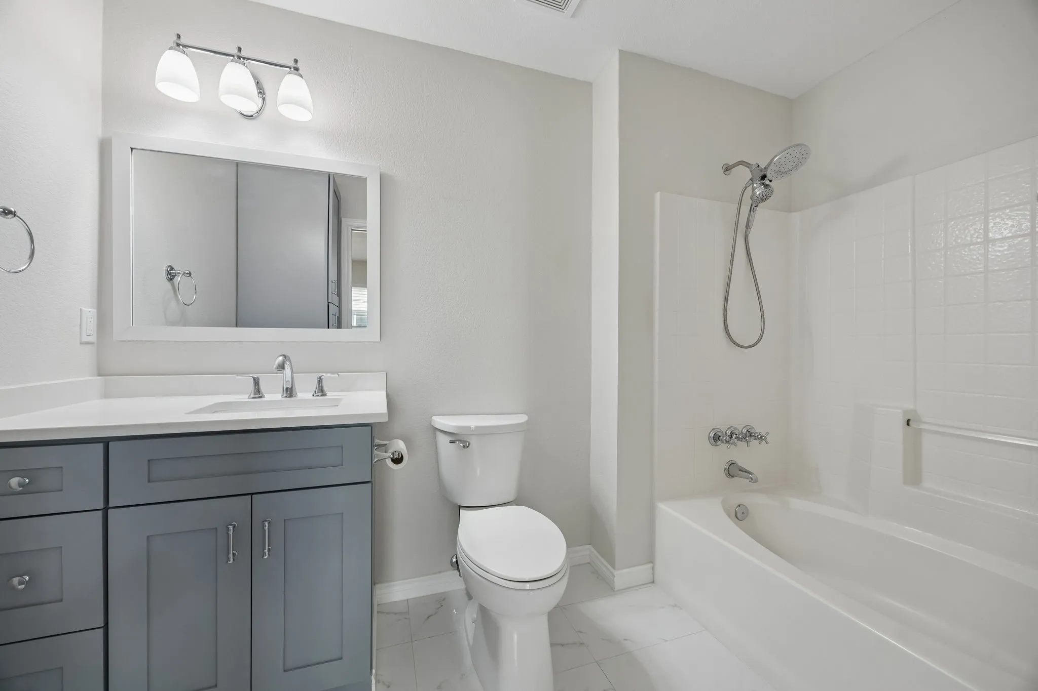 Single Family Residence For Sale in Dallas County , 947 E Oakdale Road, Irving, Texas 75060, 3 Bedroom, 2 Bathroom, 1 Garage spaces, 1,198 Sqft, built in 1996, mls#21386112, Real Estate Agent in Irving, Homes For Sale in Dallas county, Homes For Sale in Irving, Realtor in Irving Texas, Real Estate Brokerage Independent Realty Texas, Luminita Cordes Realtor