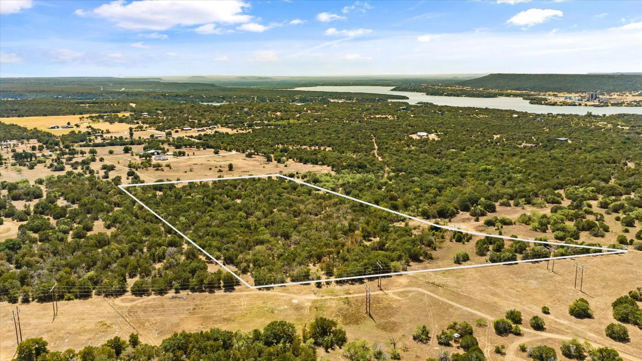 Expansive land parcel featuring dense tree coverage