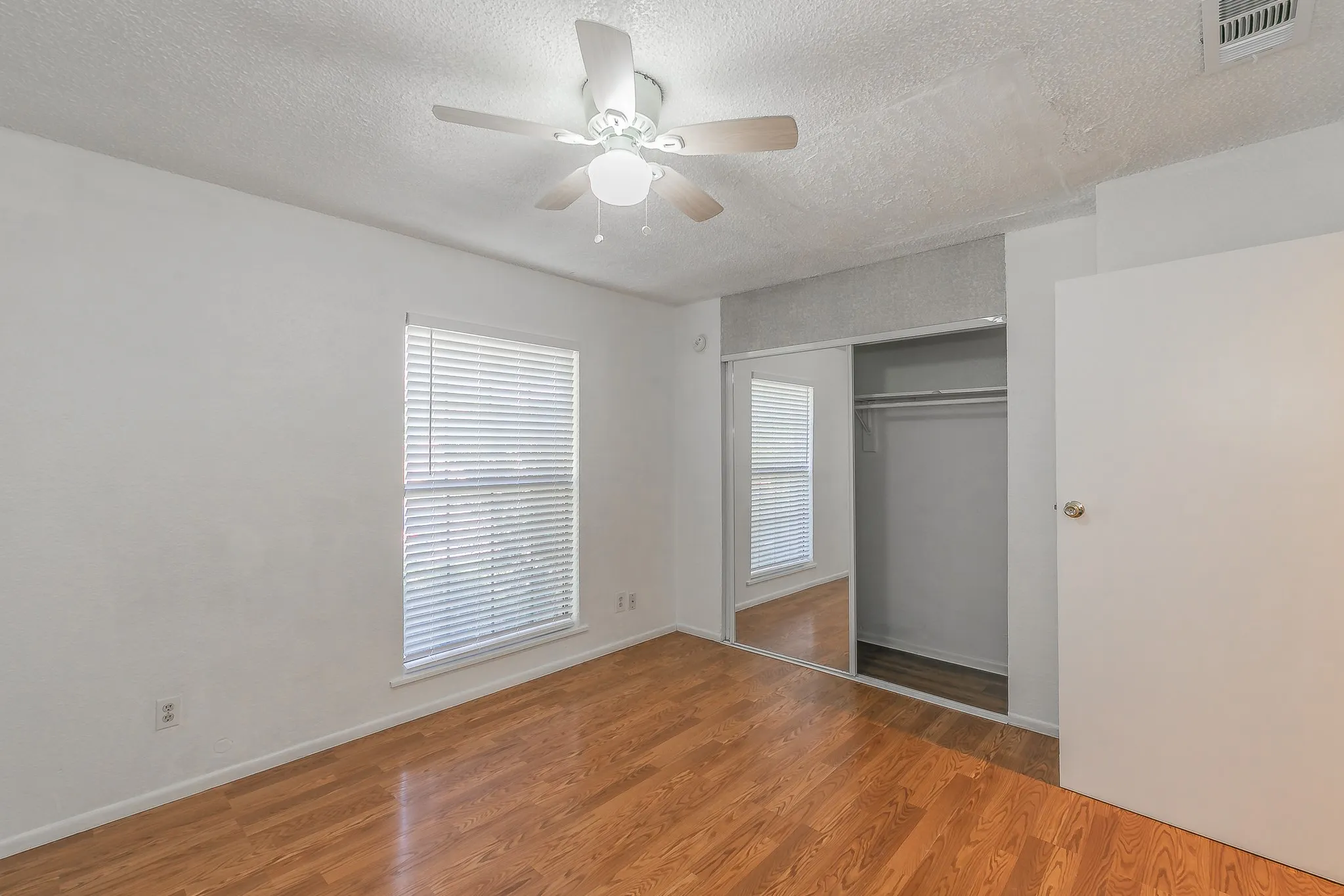 Ceiling fan , and good size closet