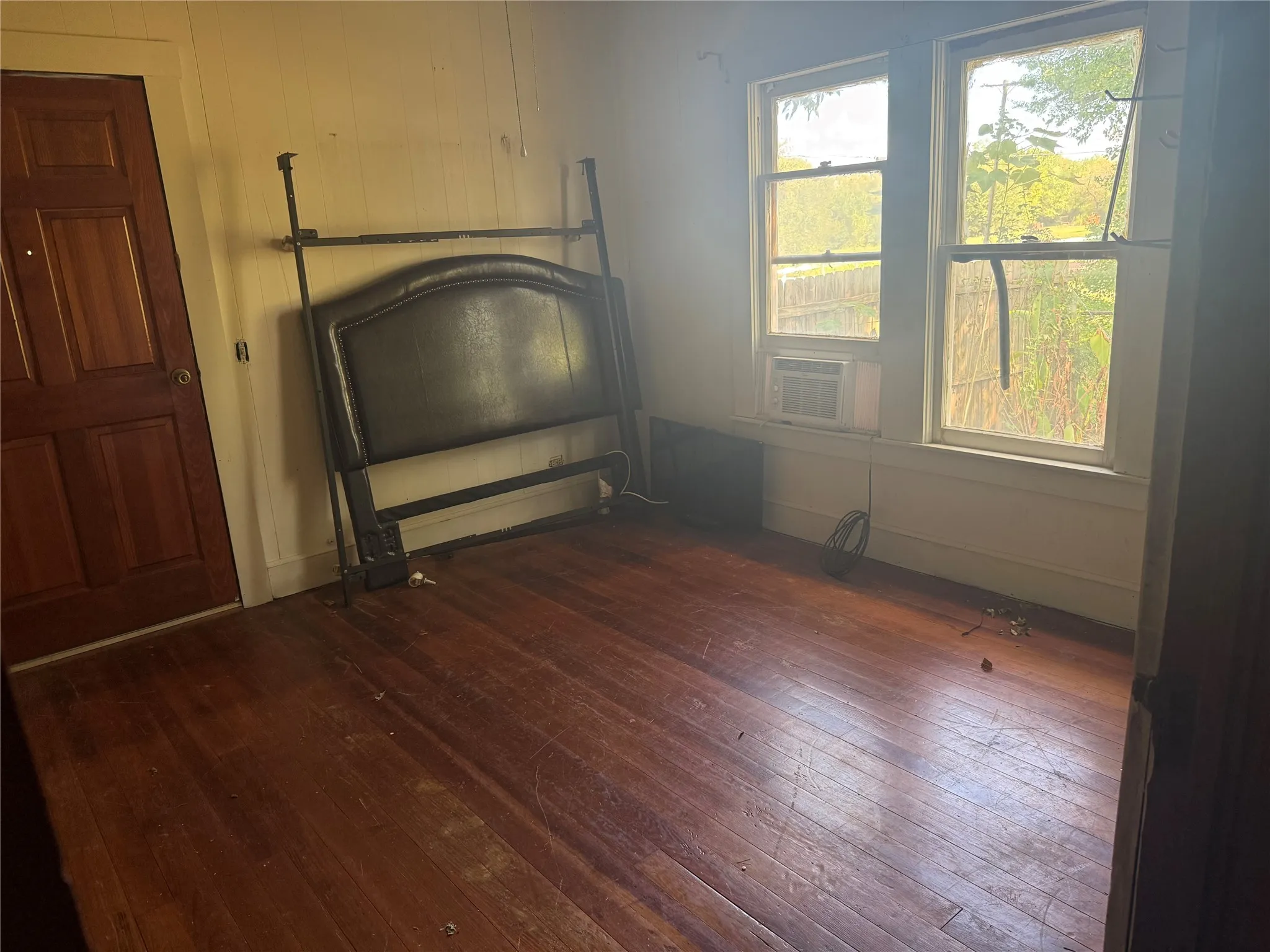 Single Family Residence For Sale in Freestone County , 302 S Hogg Street, Streetman, Texas 75859, 2 Bedroom, 2 Bathroom, Garage spaces, 1,208 Sqft, built in 1950, mls#21386394, Real Estate Agent in Streetman, Homes For Sale in Freestone county, Homes For Sale in Streetman, Realtor in Streetman Texas, Real Estate Brokerage Independent Realty Texas, Luminita Cordes Realtor