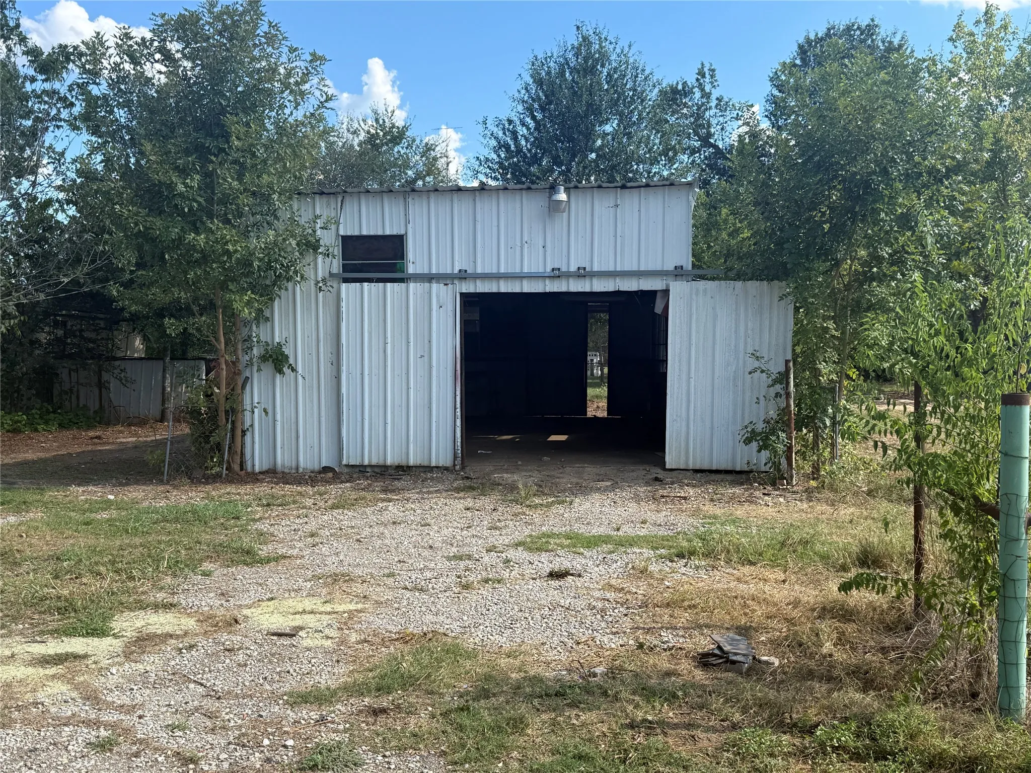 Single Family Residence For Sale in Freestone County , 302 S Hogg Street, Streetman, Texas 75859, 2 Bedroom, 2 Bathroom, Garage spaces, 1,208 Sqft, built in 1950, mls#21386394, Real Estate Agent in Streetman, Homes For Sale in Freestone county, Homes For Sale in Streetman, Realtor in Streetman Texas, Real Estate Brokerage Independent Realty Texas, Luminita Cordes Realtor