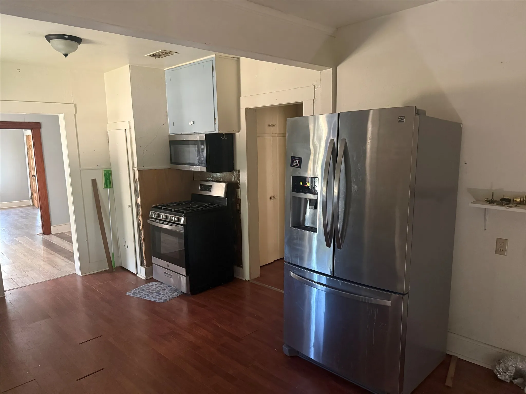 Single Family Residence For Sale in Freestone County , 302 S Hogg Street, Streetman, Texas 75859, 2 Bedroom, 2 Bathroom, Garage spaces, 1,208 Sqft, built in 1950, mls#21386394, Real Estate Agent in Streetman, Homes For Sale in Freestone county, Homes For Sale in Streetman, Realtor in Streetman Texas, Real Estate Brokerage Independent Realty Texas, Luminita Cordes Realtor