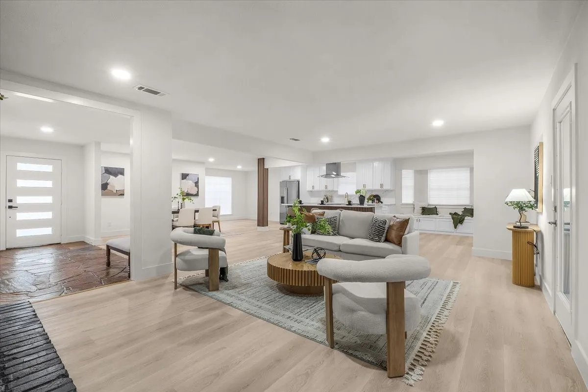 Single Family Residence For Sale in Tarrant County , 1804 Kingsborough Drive, Arlington, Texas 76015, 4 Bedroom, 3 Bathroom, 2 Garage spaces, 2,317 Sqft, built in 1972, mls#21380937, Real Estate Agent in Arlington, Homes For Sale in Tarrant county, Homes For Sale in Arlington, Realtor in Arlington Texas, Real Estate Brokerage Independent Realty Texas, Luminita Cordes Realtor