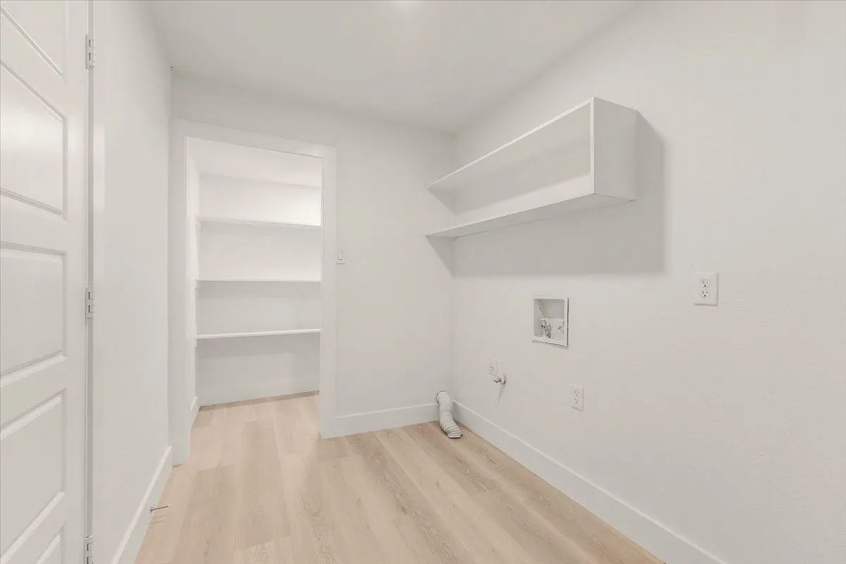 Single Family Residence For Sale in Tarrant County , 1804 Kingsborough Drive, Arlington, Texas 76015, 4 Bedroom, 3 Bathroom, 2 Garage spaces, 2,317 Sqft, built in 1972, mls#21380937, Real Estate Agent in Arlington, Homes For Sale in Tarrant county, Homes For Sale in Arlington, Realtor in Arlington Texas, Real Estate Brokerage Independent Realty Texas, Luminita Cordes Realtor