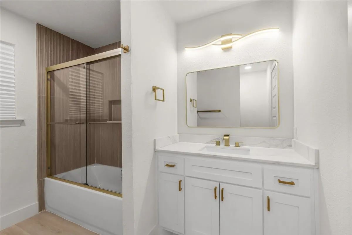 Single Family Residence For Sale in Tarrant County , 1804 Kingsborough Drive, Arlington, Texas 76015, 4 Bedroom, 3 Bathroom, 2 Garage spaces, 2,317 Sqft, built in 1972, mls#21380937, Real Estate Agent in Arlington, Homes For Sale in Tarrant county, Homes For Sale in Arlington, Realtor in Arlington Texas, Real Estate Brokerage Independent Realty Texas, Luminita Cordes Realtor
