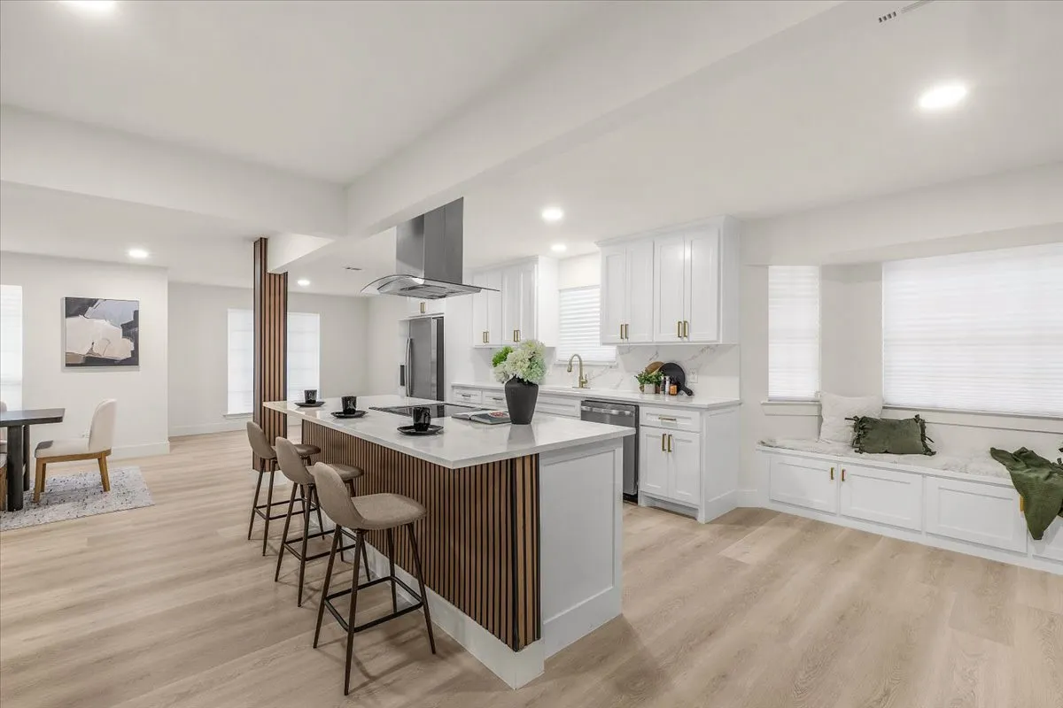 Single Family Residence For Sale in Tarrant County , 1804 Kingsborough Drive, Arlington, Texas 76015, 4 Bedroom, 3 Bathroom, 2 Garage spaces, 2,317 Sqft, built in 1972, mls#21380937, Real Estate Agent in Arlington, Homes For Sale in Tarrant county, Homes For Sale in Arlington, Realtor in Arlington Texas, Real Estate Brokerage Independent Realty Texas, Luminita Cordes Realtor