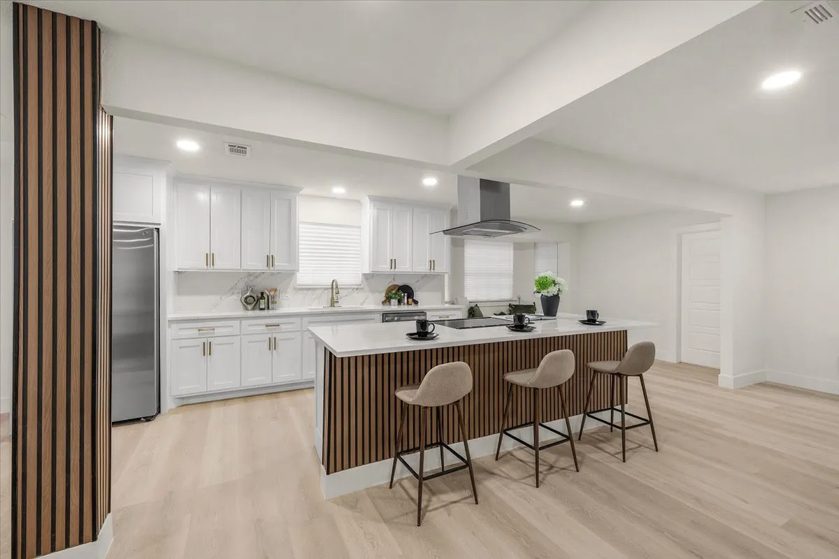 Single Family Residence For Sale in Tarrant County , 1804 Kingsborough Drive, Arlington, Texas 76015, 4 Bedroom, 3 Bathroom, 2 Garage spaces, 2,317 Sqft, built in 1972, mls#21380937, Real Estate Agent in Arlington, Homes For Sale in Tarrant county, Homes For Sale in Arlington, Realtor in Arlington Texas, Real Estate Brokerage Independent Realty Texas, Luminita Cordes Realtor