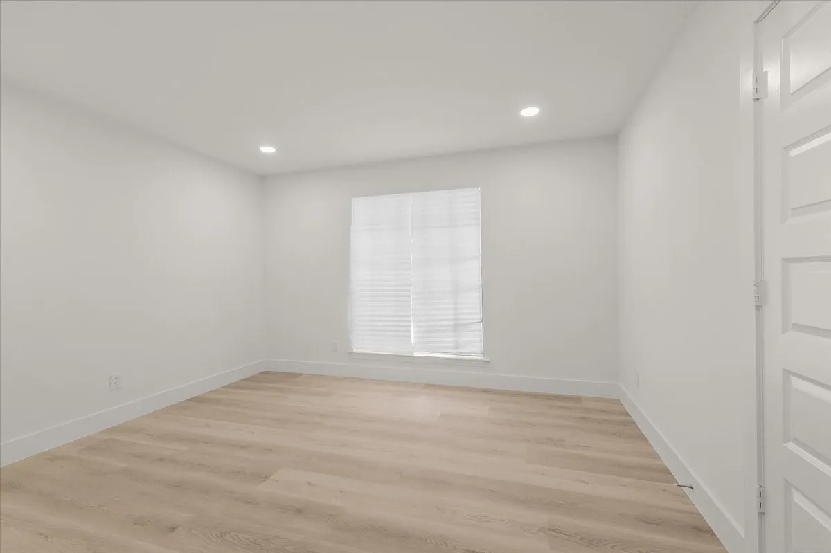Single Family Residence For Sale in Tarrant County , 1804 Kingsborough Drive, Arlington, Texas 76015, 4 Bedroom, 3 Bathroom, 2 Garage spaces, 2,317 Sqft, built in 1972, mls#21380937, Real Estate Agent in Arlington, Homes For Sale in Tarrant county, Homes For Sale in Arlington, Realtor in Arlington Texas, Real Estate Brokerage Independent Realty Texas, Luminita Cordes Realtor