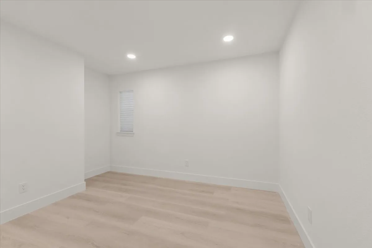 Single Family Residence For Sale in Tarrant County , 1804 Kingsborough Drive, Arlington, Texas 76015, 4 Bedroom, 3 Bathroom, 2 Garage spaces, 2,317 Sqft, built in 1972, mls#21380937, Real Estate Agent in Arlington, Homes For Sale in Tarrant county, Homes For Sale in Arlington, Realtor in Arlington Texas, Real Estate Brokerage Independent Realty Texas, Luminita Cordes Realtor