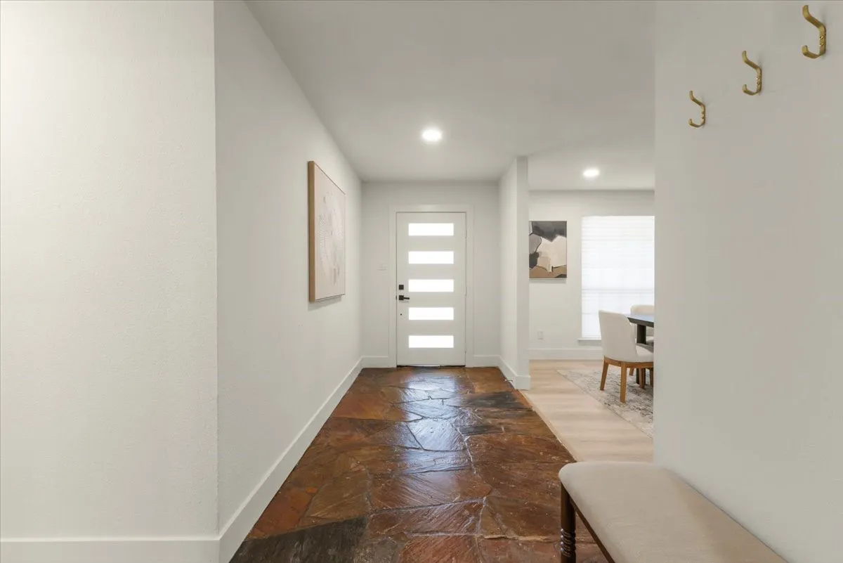 Single Family Residence For Sale in Tarrant County , 1804 Kingsborough Drive, Arlington, Texas 76015, 4 Bedroom, 3 Bathroom, 2 Garage spaces, 2,317 Sqft, built in 1972, mls#21380937, Real Estate Agent in Arlington, Homes For Sale in Tarrant county, Homes For Sale in Arlington, Realtor in Arlington Texas, Real Estate Brokerage Independent Realty Texas, Luminita Cordes Realtor