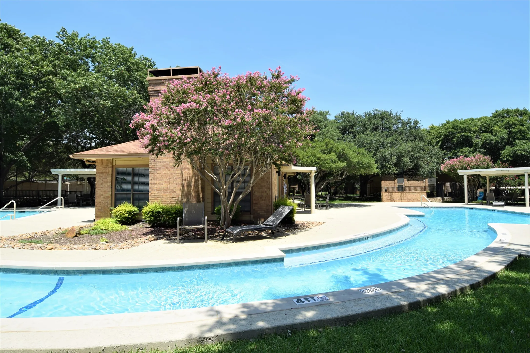 Condominium For Sale in Dallas County , 16301 ledgemont Lane 176, Addison, Texas 75001, 2 Bedroom, 2 Bathroom, Garage spaces, 1,046 Sqft, built in 1982, mls#21375068, Real Estate Agent in Addison, Homes For Sale in Dallas county, Homes For Sale in Addison, Realtor in Addison Texas, Real Estate Brokerage Independent Realty Texas, Luminita Cordes Realtor