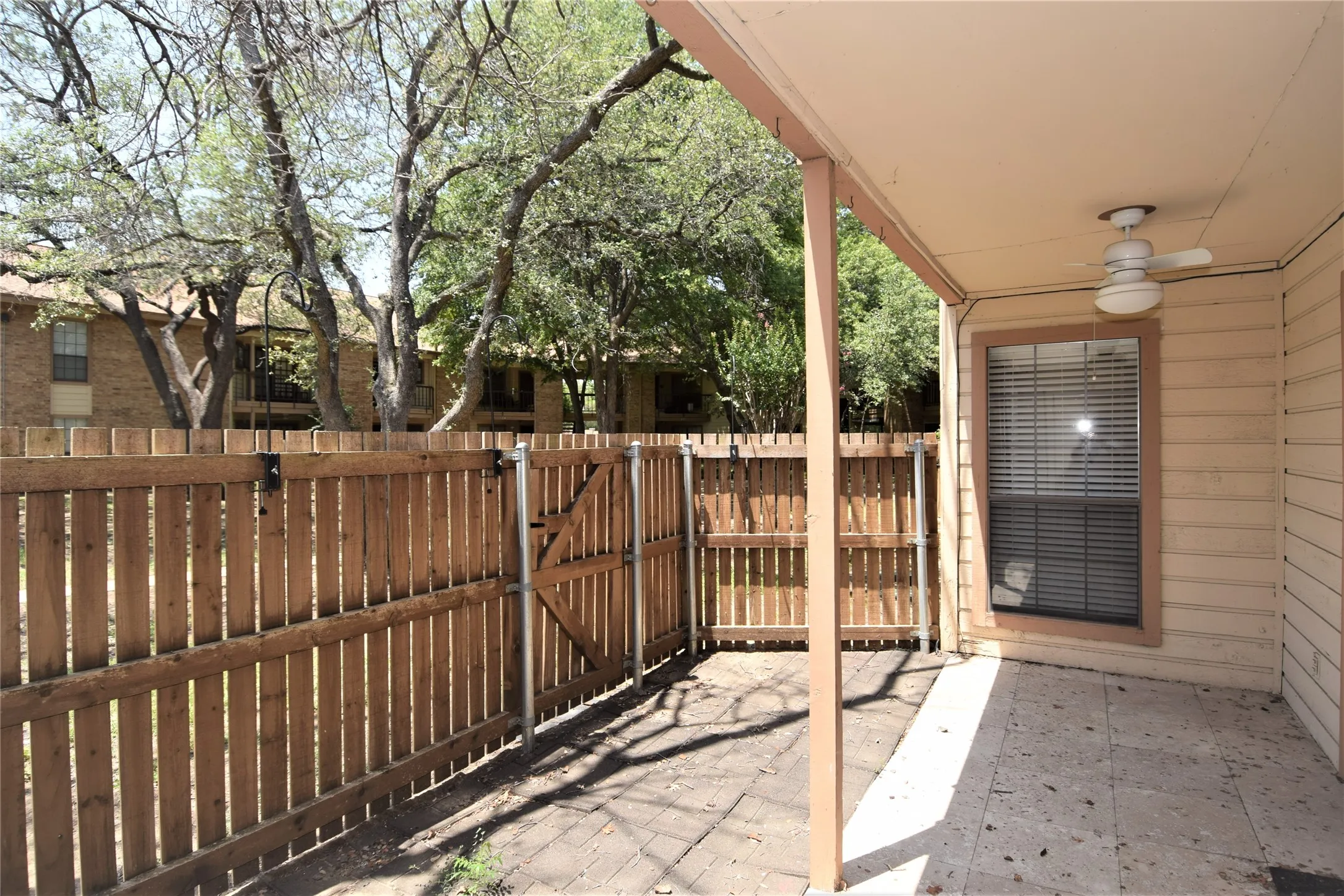 Condominium For Sale in Dallas County , 16301 ledgemont Lane 176, Addison, Texas 75001, 2 Bedroom, 2 Bathroom, Garage spaces, 1,046 Sqft, built in 1982, mls#21375068, Real Estate Agent in Addison, Homes For Sale in Dallas county, Homes For Sale in Addison, Realtor in Addison Texas, Real Estate Brokerage Independent Realty Texas, Luminita Cordes Realtor