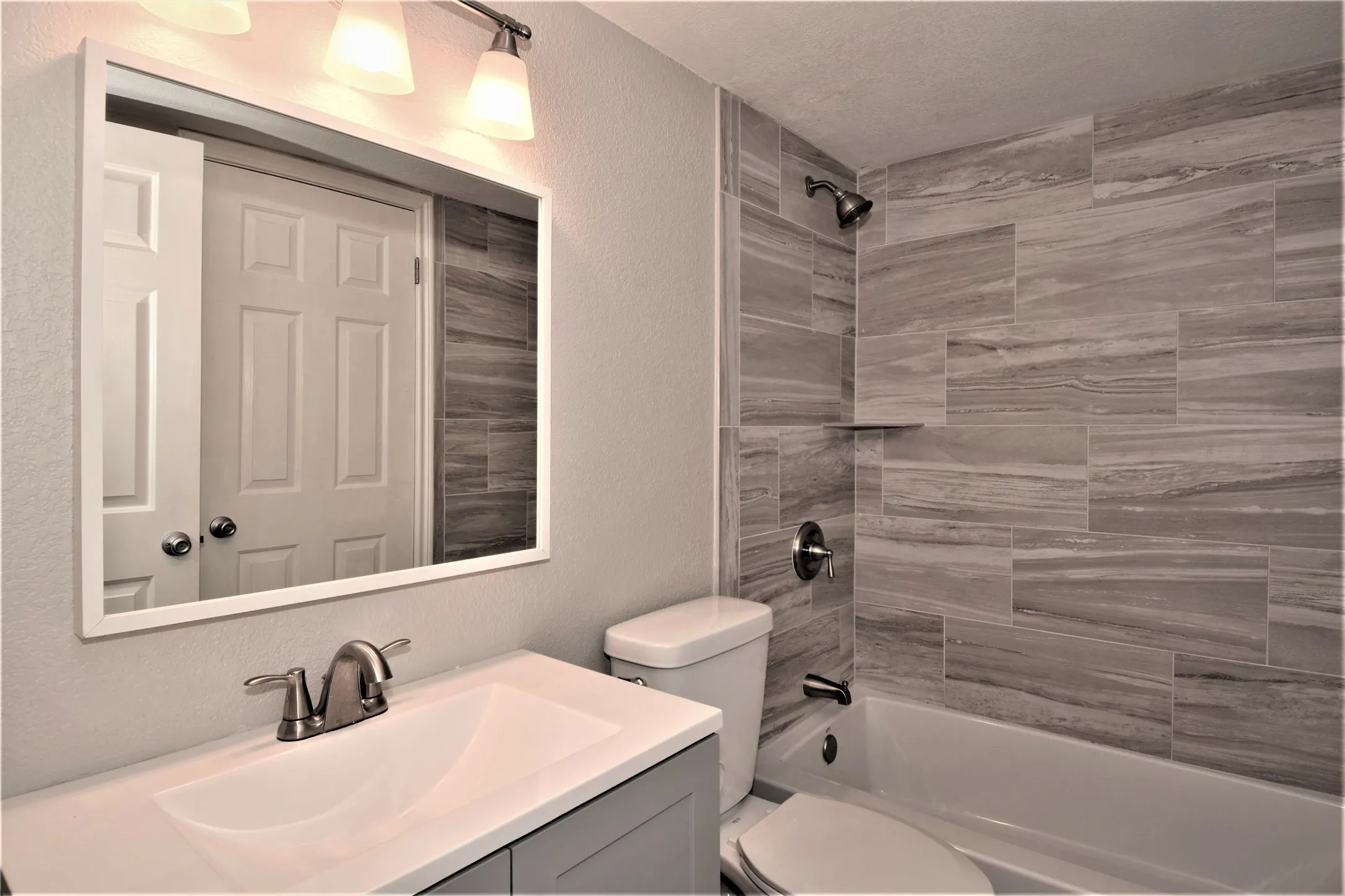 Condominium For Sale in Dallas County , 16301 ledgemont Lane 176, Addison, Texas 75001, 2 Bedroom, 2 Bathroom, Garage spaces, 1,046 Sqft, built in 1982, mls#21375068, Real Estate Agent in Addison, Homes For Sale in Dallas county, Homes For Sale in Addison, Realtor in Addison Texas, Real Estate Brokerage Independent Realty Texas, Luminita Cordes Realtor