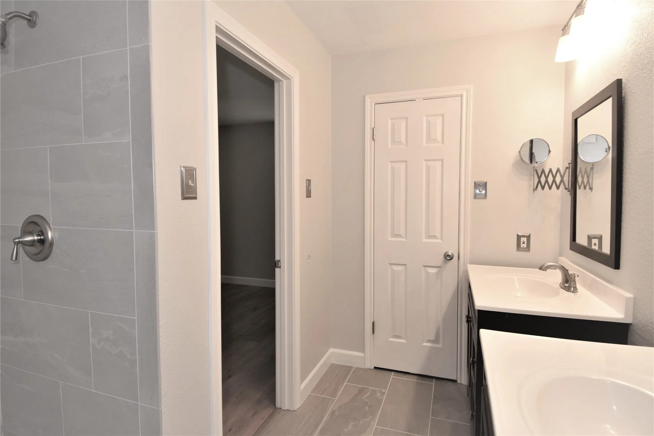 Condominium For Sale in Dallas County , 16301 ledgemont Lane 176, Addison, Texas 75001, 2 Bedroom, 2 Bathroom, Garage spaces, 1,046 Sqft, built in 1982, mls#21375068, Real Estate Agent in Addison, Homes For Sale in Dallas county, Homes For Sale in Addison, Realtor in Addison Texas, Real Estate Brokerage Independent Realty Texas, Luminita Cordes Realtor
