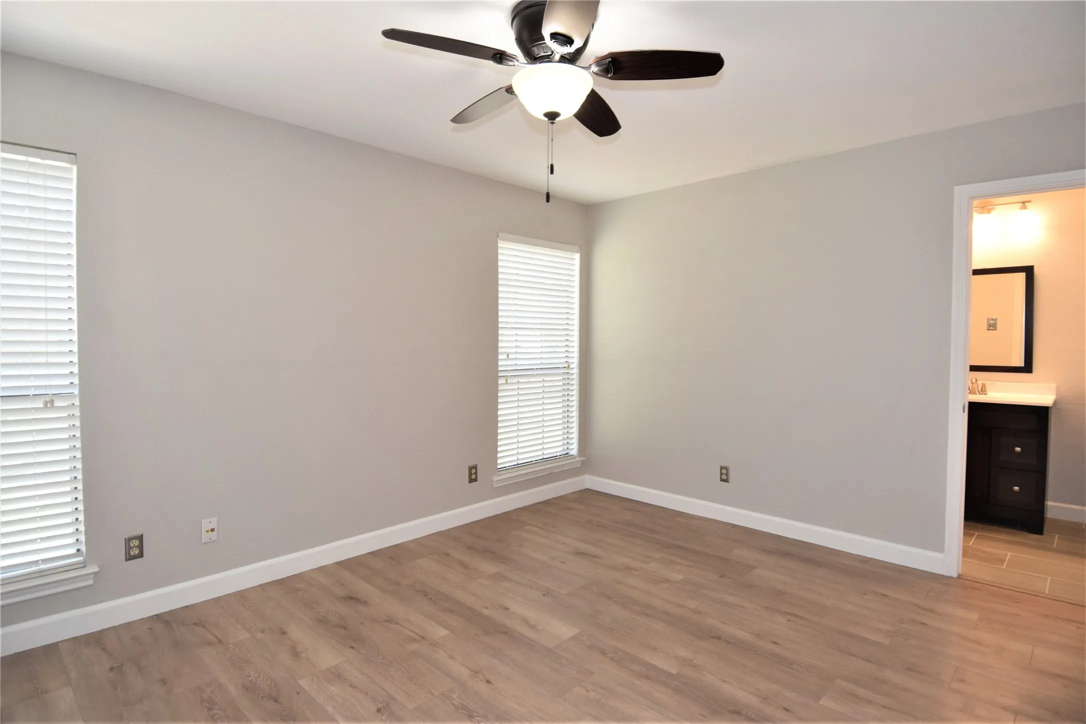 Condominium For Sale in Dallas County , 16301 ledgemont Lane 176, Addison, Texas 75001, 2 Bedroom, 2 Bathroom, Garage spaces, 1,046 Sqft, built in 1982, mls#21375068, Real Estate Agent in Addison, Homes For Sale in Dallas county, Homes For Sale in Addison, Realtor in Addison Texas, Real Estate Brokerage Independent Realty Texas, Luminita Cordes Realtor