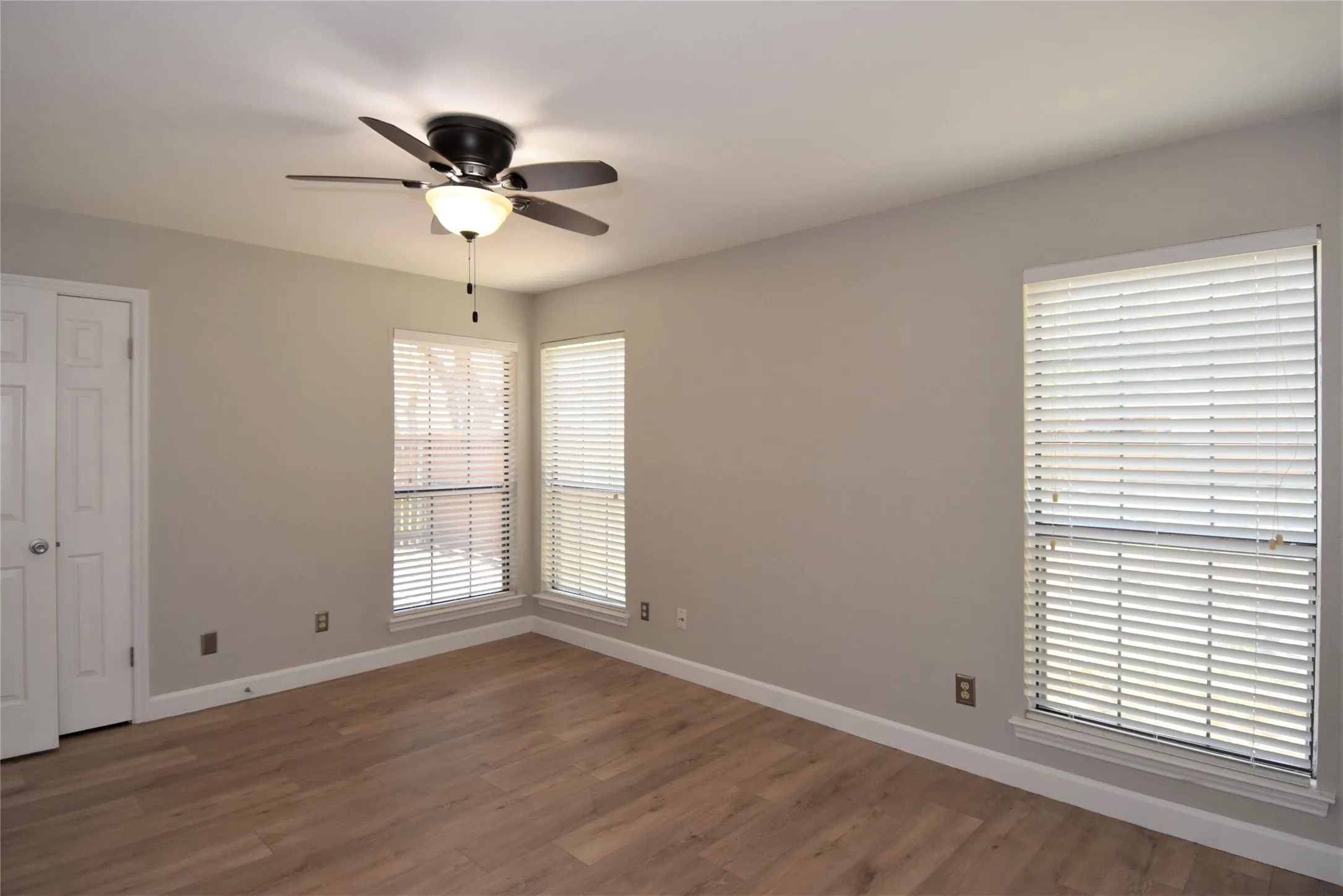 Condominium For Sale in Dallas County , 16301 ledgemont Lane 176, Addison, Texas 75001, 2 Bedroom, 2 Bathroom, Garage spaces, 1,046 Sqft, built in 1982, mls#21375068, Real Estate Agent in Addison, Homes For Sale in Dallas county, Homes For Sale in Addison, Realtor in Addison Texas, Real Estate Brokerage Independent Realty Texas, Luminita Cordes Realtor