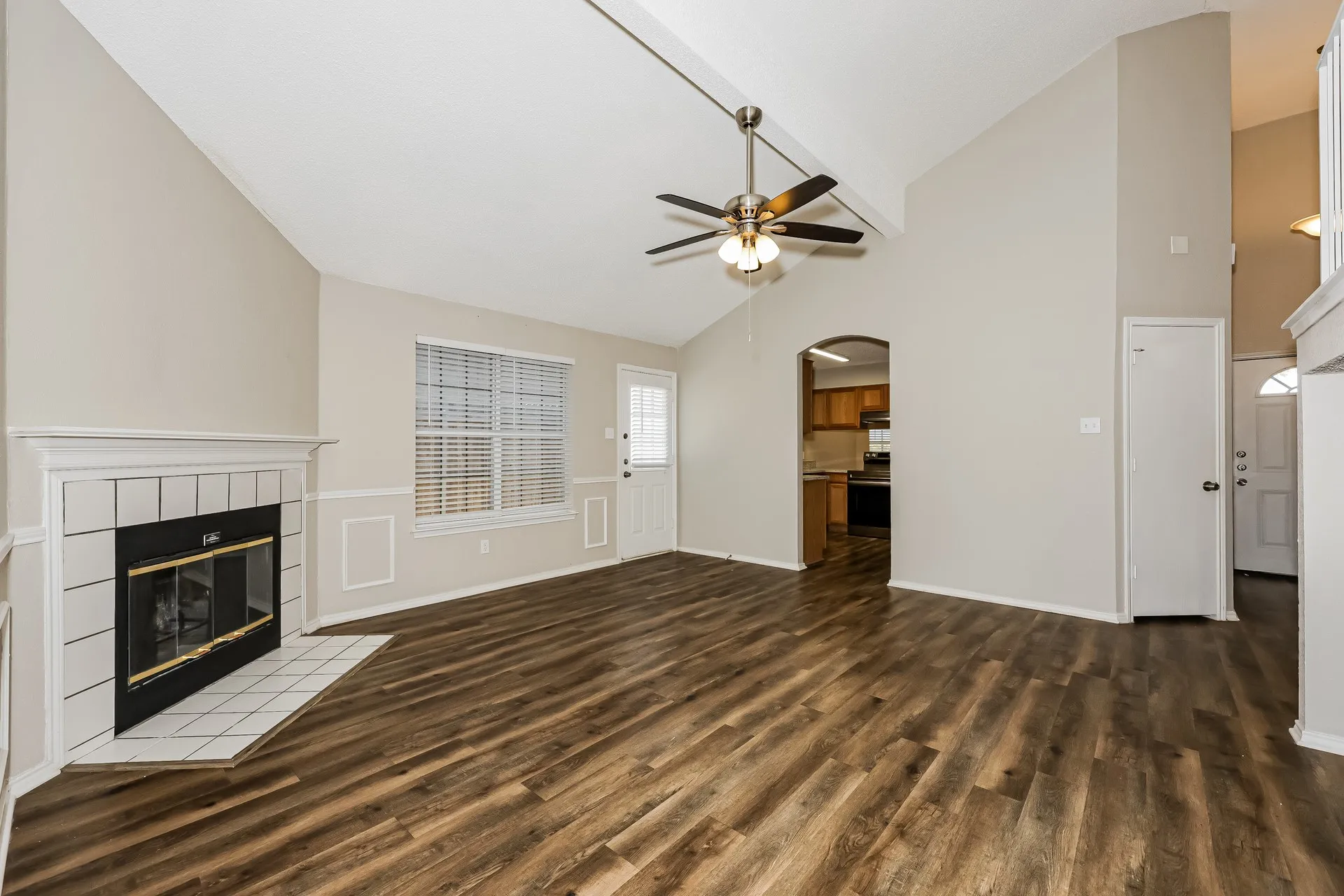 Single Family Residence For Rent in Tarrant County , 609 Hollyberry Drive, Mansfield, Texas 76063, 3 Bedroom, 3 Bathroom, 2 Garage spaces, 1,828 Sqft, built in 1998, mls#21386398, Real Estate Agent in Mansfield, Homes For Rent in Tarrant county, Homes For Rent in Mansfield, Realtor in Mansfield Texas, Real Estate Brokerage Independent Realty Texas, Luminita Cordes Realtor