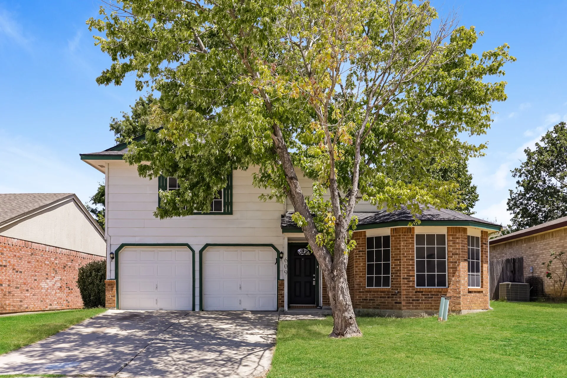 Single Family Residence For Rent in Tarrant County , 609 Hollyberry Drive, Mansfield, Texas 76063, 3 Bedroom, 3 Bathroom, 2 Garage spaces, 1,828 Sqft, built in 1998, mls#21386398, Real Estate Agent in Mansfield, Homes For Rent in Tarrant county, Homes For Rent in Mansfield, Realtor in Mansfield Texas, Real Estate Brokerage Independent Realty Texas, Luminita Cordes Realtor
