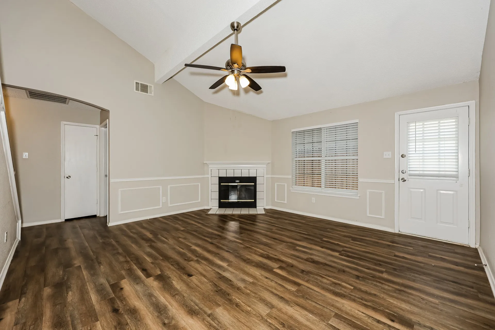 Single Family Residence For Rent in Tarrant County , 609 Hollyberry Drive, Mansfield, Texas 76063, 3 Bedroom, 3 Bathroom, 2 Garage spaces, 1,828 Sqft, built in 1998, mls#21386398, Real Estate Agent in Mansfield, Homes For Rent in Tarrant county, Homes For Rent in Mansfield, Realtor in Mansfield Texas, Real Estate Brokerage Independent Realty Texas, Luminita Cordes Realtor