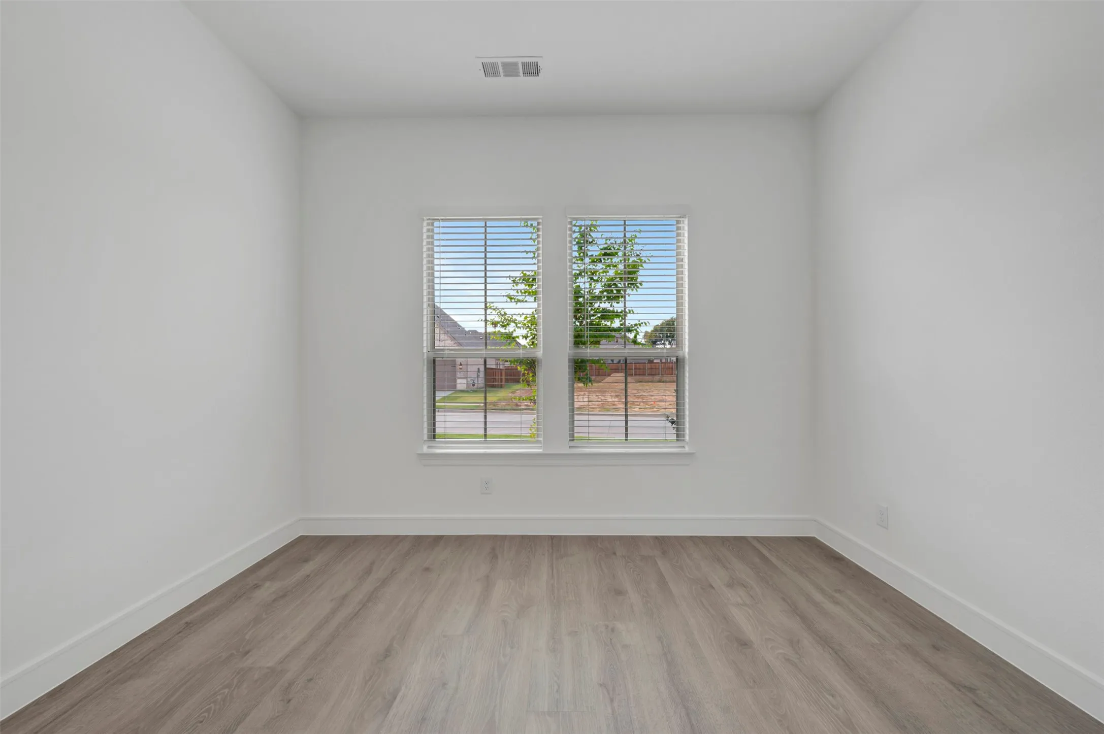 Single Family Residence For Sale in Tarrant County , 5639 Taylor Trail, Arlington, Texas 76017, 4 Bedroom, 4 Bathroom, 3 Garage spaces, 2,852 Sqft, built in 2026, mls#21386399, Real Estate Agent in Arlington, Homes For Sale in Tarrant county, Homes For Sale in Arlington, Realtor in Arlington Texas, Real Estate Brokerage Independent Realty Texas, Luminita Cordes Realtor