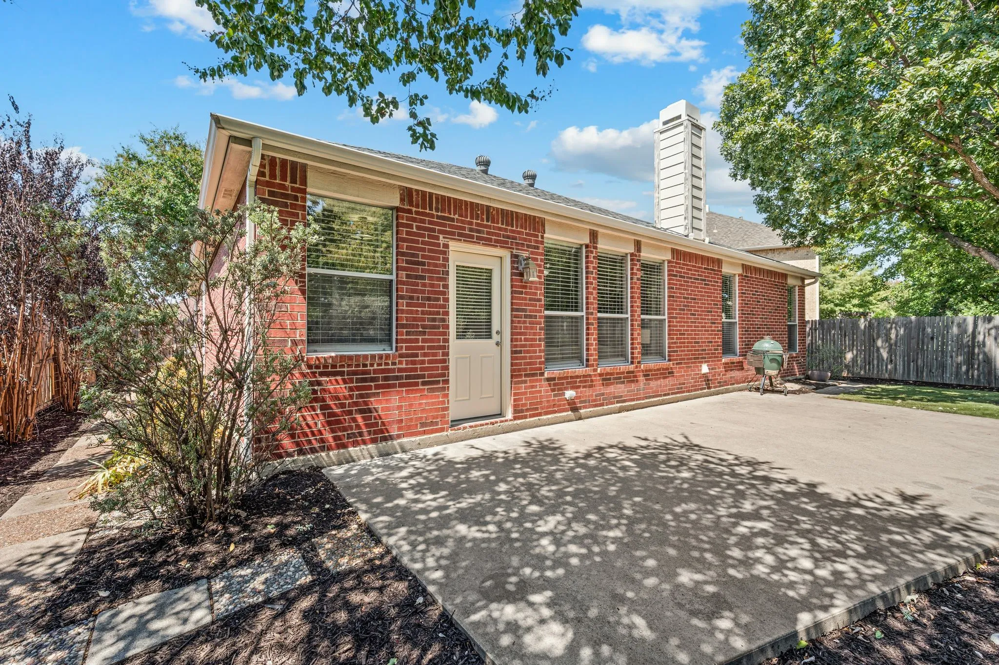Single Family Residence For Sale in Tarrant County , 8404 Island Court, Fort Worth, Texas 76137, 3 Bedroom, 2 Bathroom, 2 Garage spaces, 2,033 Sqft, built in 2001, mls#21385766, Real Estate Agent in Fort Worth, Homes For Sale in Tarrant county, Homes For Sale in Fort Worth, Realtor in Fort Worth Texas, Real Estate Brokerage Independent Realty Texas, Luminita Cordes Realtor