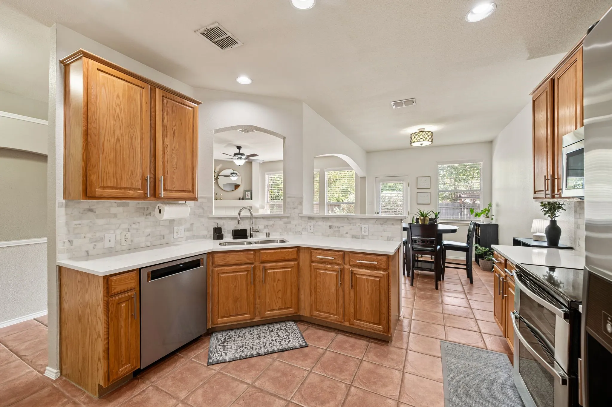 Single Family Residence For Sale in Tarrant County , 8404 Island Court, Fort Worth, Texas 76137, 3 Bedroom, 2 Bathroom, 2 Garage spaces, 2,033 Sqft, built in 2001, mls#21385766, Real Estate Agent in Fort Worth, Homes For Sale in Tarrant county, Homes For Sale in Fort Worth, Realtor in Fort Worth Texas, Real Estate Brokerage Independent Realty Texas, Luminita Cordes Realtor