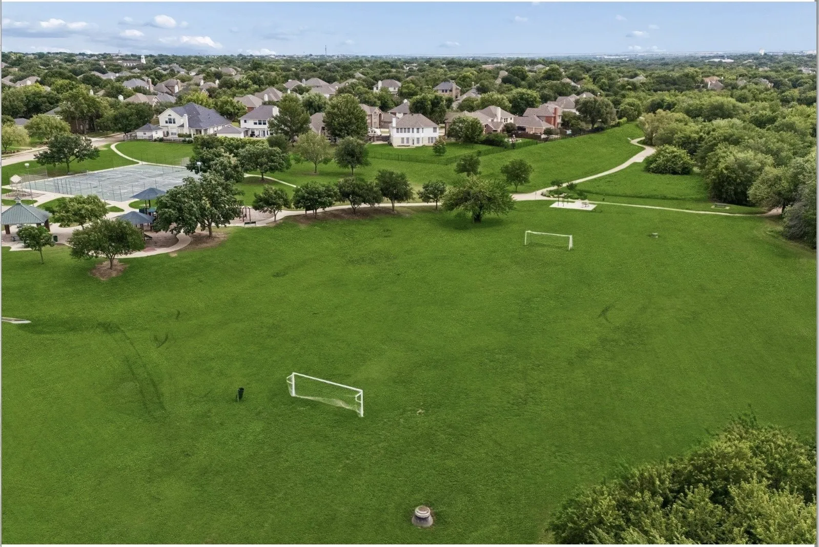 Single Family Residence For Sale in Tarrant County , 8404 Island Court, Fort Worth, Texas 76137, 3 Bedroom, 2 Bathroom, 2 Garage spaces, 2,033 Sqft, built in 2001, mls#21385766, Real Estate Agent in Fort Worth, Homes For Sale in Tarrant county, Homes For Sale in Fort Worth, Realtor in Fort Worth Texas, Real Estate Brokerage Independent Realty Texas, Luminita Cordes Realtor