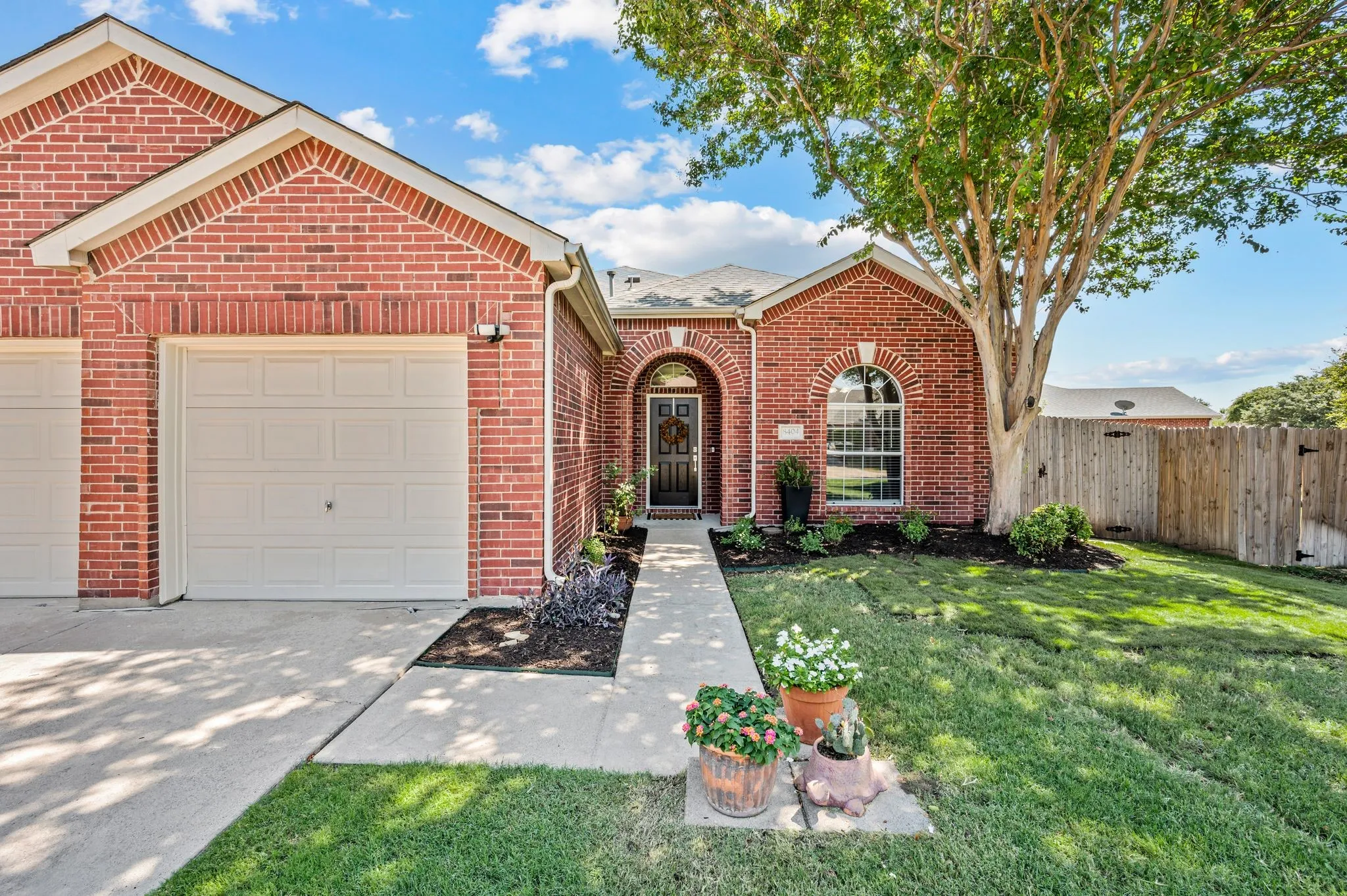 Single Family Residence For Sale in Tarrant County , 8404 Island Court, Fort Worth, Texas 76137, 3 Bedroom, 2 Bathroom, 2 Garage spaces, 2,033 Sqft, built in 2001, mls#21385766, Real Estate Agent in Fort Worth, Homes For Sale in Tarrant county, Homes For Sale in Fort Worth, Realtor in Fort Worth Texas, Real Estate Brokerage Independent Realty Texas, Luminita Cordes Realtor