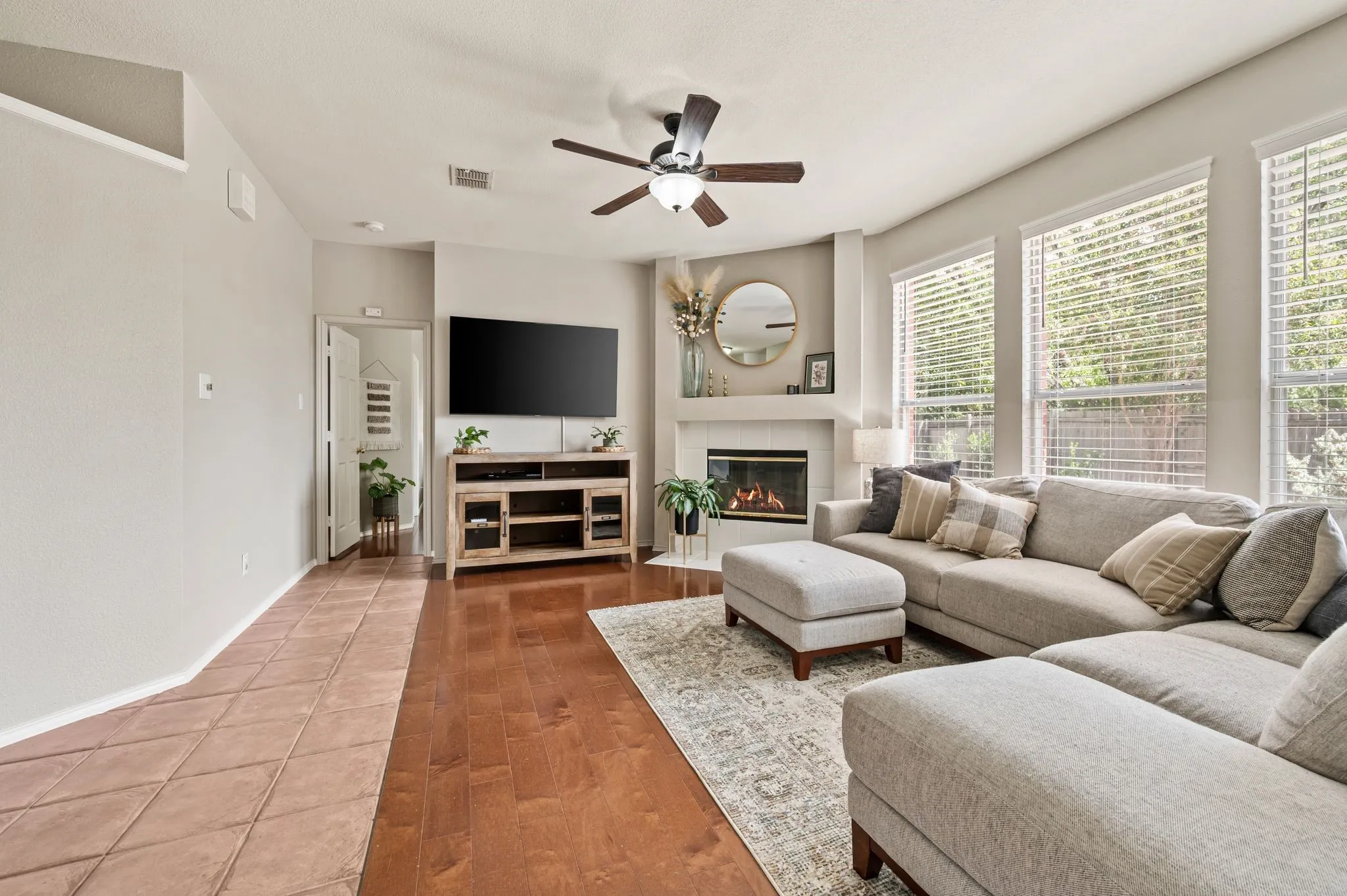 Single Family Residence For Sale in Tarrant County , 8404 Island Court, Fort Worth, Texas 76137, 3 Bedroom, 2 Bathroom, 2 Garage spaces, 2,033 Sqft, built in 2001, mls#21385766, Real Estate Agent in Fort Worth, Homes For Sale in Tarrant county, Homes For Sale in Fort Worth, Realtor in Fort Worth Texas, Real Estate Brokerage Independent Realty Texas, Luminita Cordes Realtor
