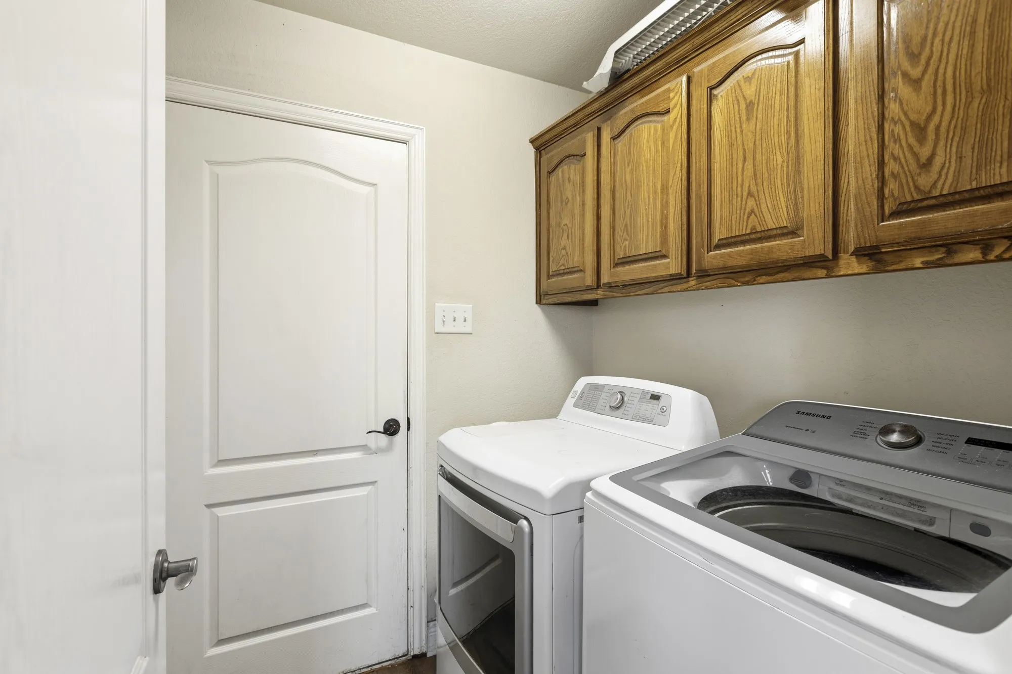 Single Family Residence For Sale in Kaufman County , 16422 Prairie Meadow, Forney, Texas 75126, 4 Bedroom, 2 Bathroom, 2 Garage spaces, 2,380 Sqft, built in 2004, mls#21386385, Real Estate Agent in Forney, Homes For Sale in Kaufman county, Homes For Sale in Forney, Realtor in Forney Texas, Real Estate Brokerage Independent Realty Texas, Luminita Cordes Realtor
