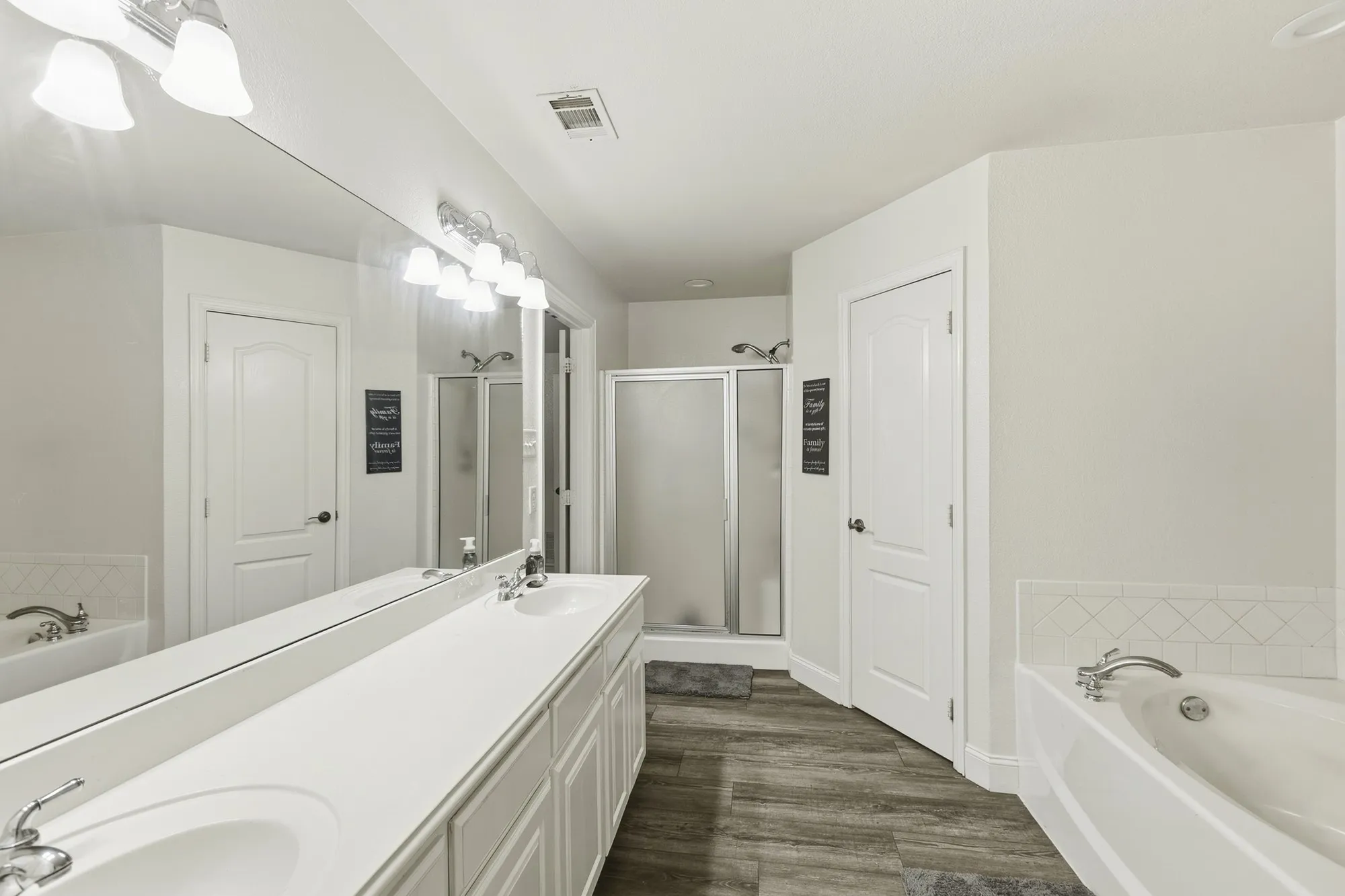 Single Family Residence For Sale in Kaufman County , 16422 Prairie Meadow, Forney, Texas 75126, 4 Bedroom, 2 Bathroom, 2 Garage spaces, 2,380 Sqft, built in 2004, mls#21386385, Real Estate Agent in Forney, Homes For Sale in Kaufman county, Homes For Sale in Forney, Realtor in Forney Texas, Real Estate Brokerage Independent Realty Texas, Luminita Cordes Realtor