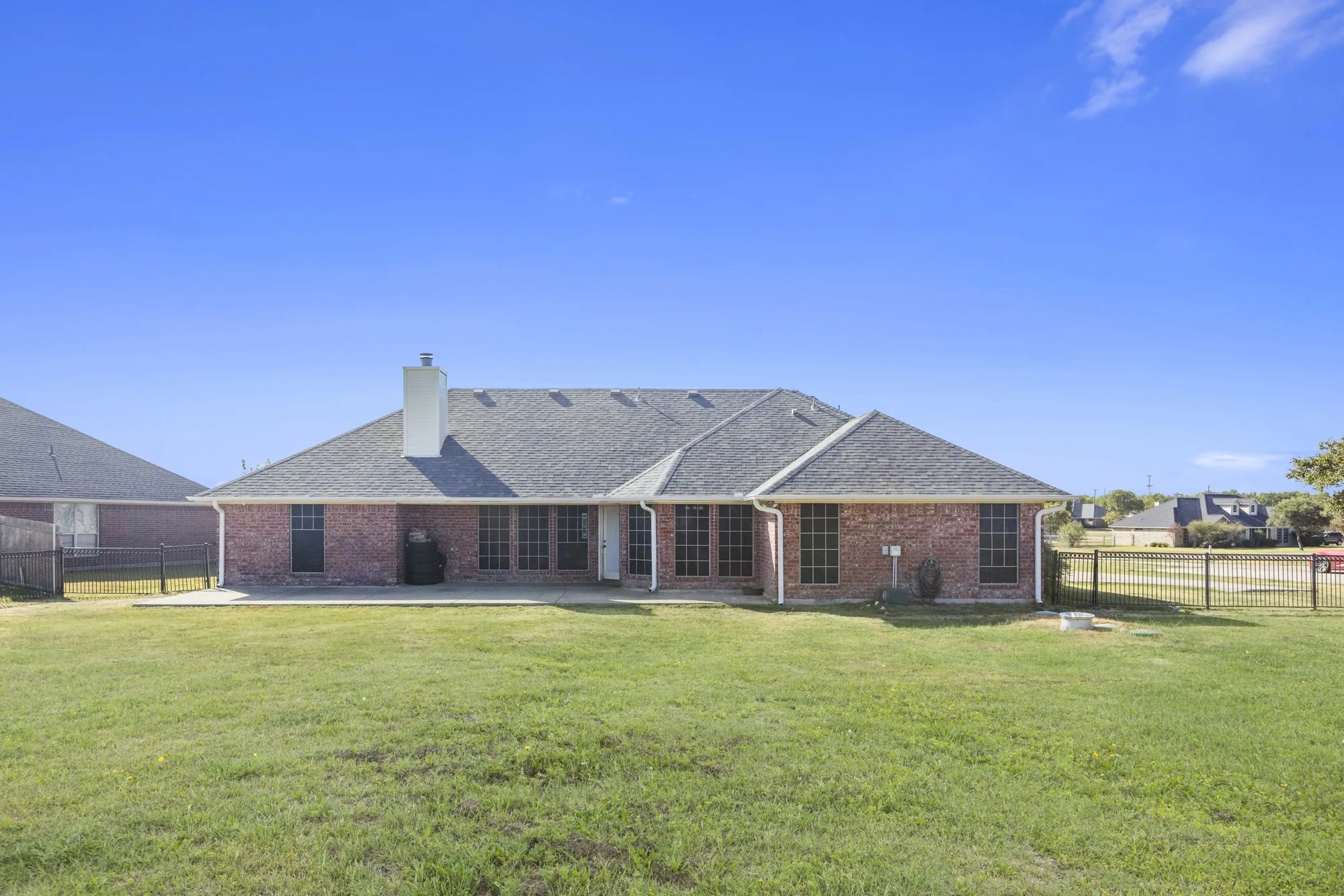 Single Family Residence For Sale in Kaufman County , 16422 Prairie Meadow, Forney, Texas 75126, 4 Bedroom, 2 Bathroom, 2 Garage spaces, 2,380 Sqft, built in 2004, mls#21386385, Real Estate Agent in Forney, Homes For Sale in Kaufman county, Homes For Sale in Forney, Realtor in Forney Texas, Real Estate Brokerage Independent Realty Texas, Luminita Cordes Realtor