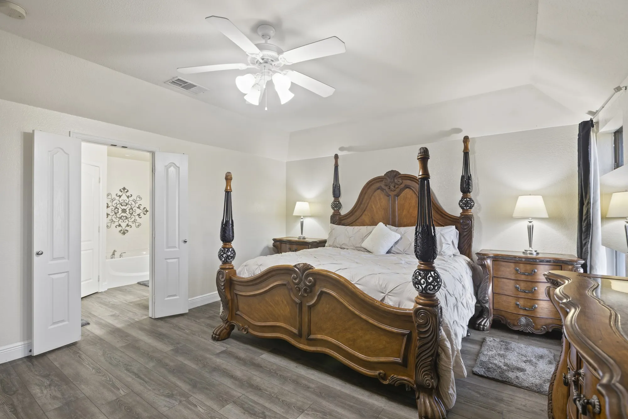 Single Family Residence For Sale in Kaufman County , 16422 Prairie Meadow, Forney, Texas 75126, 4 Bedroom, 2 Bathroom, 2 Garage spaces, 2,380 Sqft, built in 2004, mls#21386385, Real Estate Agent in Forney, Homes For Sale in Kaufman county, Homes For Sale in Forney, Realtor in Forney Texas, Real Estate Brokerage Independent Realty Texas, Luminita Cordes Realtor