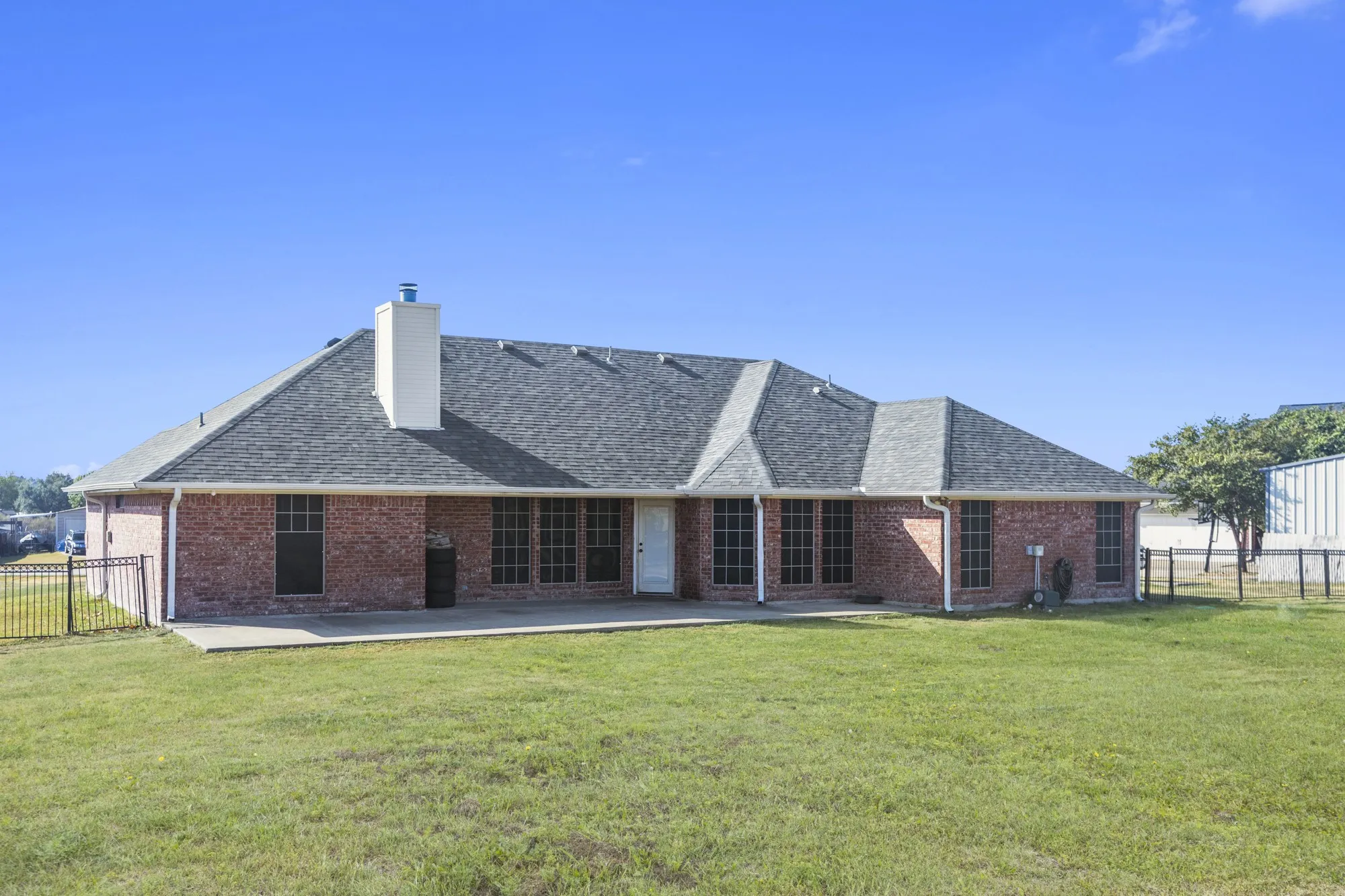 Single Family Residence For Sale in Kaufman County , 16422 Prairie Meadow, Forney, Texas 75126, 4 Bedroom, 2 Bathroom, 2 Garage spaces, 2,380 Sqft, built in 2004, mls#21386385, Real Estate Agent in Forney, Homes For Sale in Kaufman county, Homes For Sale in Forney, Realtor in Forney Texas, Real Estate Brokerage Independent Realty Texas, Luminita Cordes Realtor