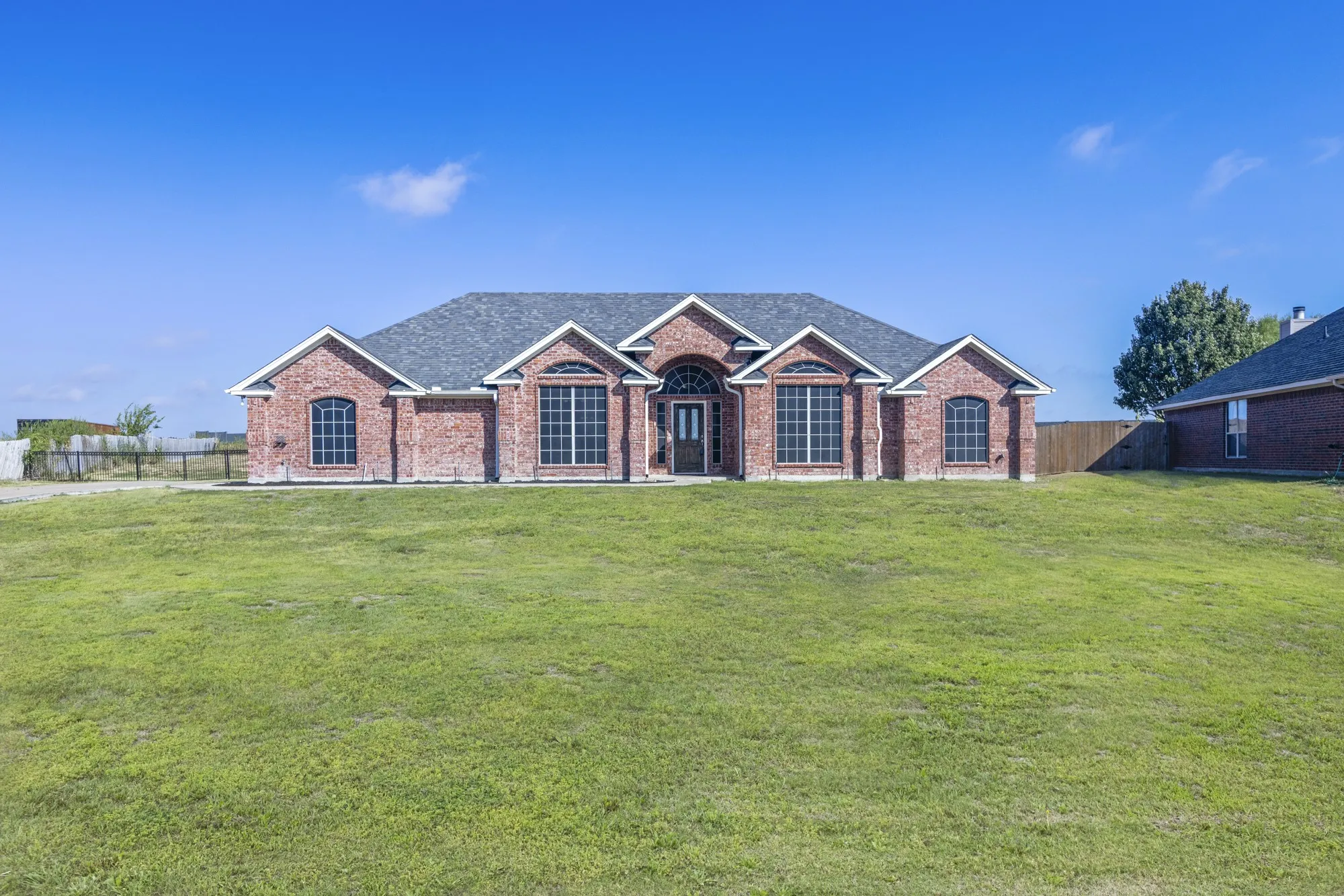 Single Family Residence For Sale in Kaufman County , 16422 Prairie Meadow, Forney, Texas 75126, 4 Bedroom, 2 Bathroom, 2 Garage spaces, 2,380 Sqft, built in 2004, mls#21386385, Real Estate Agent in Forney, Homes For Sale in Kaufman county, Homes For Sale in Forney, Realtor in Forney Texas, Real Estate Brokerage Independent Realty Texas, Luminita Cordes Realtor