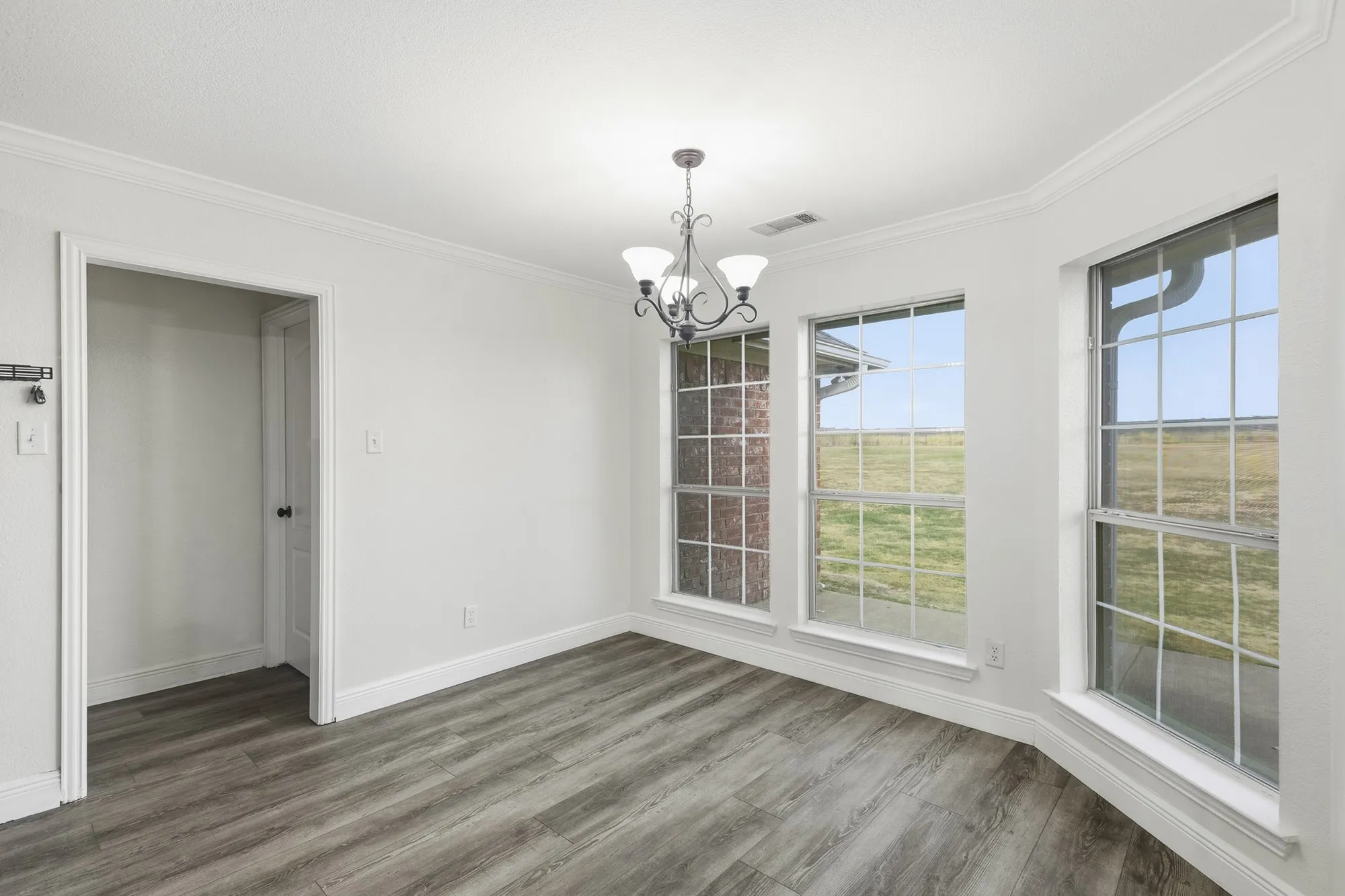 Single Family Residence For Sale in Kaufman County , 16422 Prairie Meadow, Forney, Texas 75126, 4 Bedroom, 2 Bathroom, 2 Garage spaces, 2,380 Sqft, built in 2004, mls#21386385, Real Estate Agent in Forney, Homes For Sale in Kaufman county, Homes For Sale in Forney, Realtor in Forney Texas, Real Estate Brokerage Independent Realty Texas, Luminita Cordes Realtor