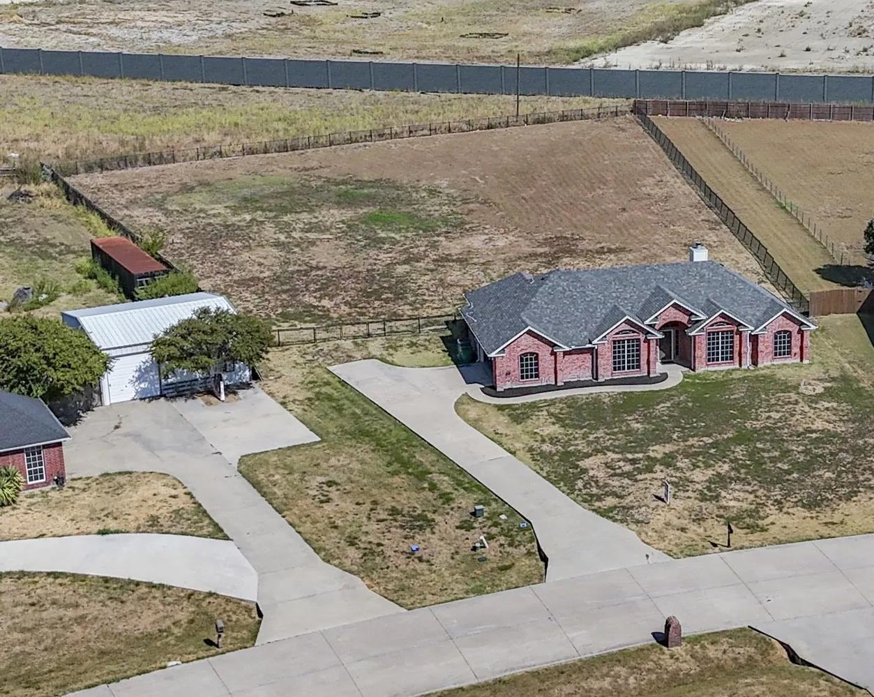 Single Family Residence For Sale in Kaufman County , 16422 Prairie Meadow, Forney, Texas 75126, 4 Bedroom, 2 Bathroom, 2 Garage spaces, 2,380 Sqft, built in 2004, mls#21386385, Real Estate Agent in Forney, Homes For Sale in Kaufman county, Homes For Sale in Forney, Realtor in Forney Texas, Real Estate Brokerage Independent Realty Texas, Luminita Cordes Realtor