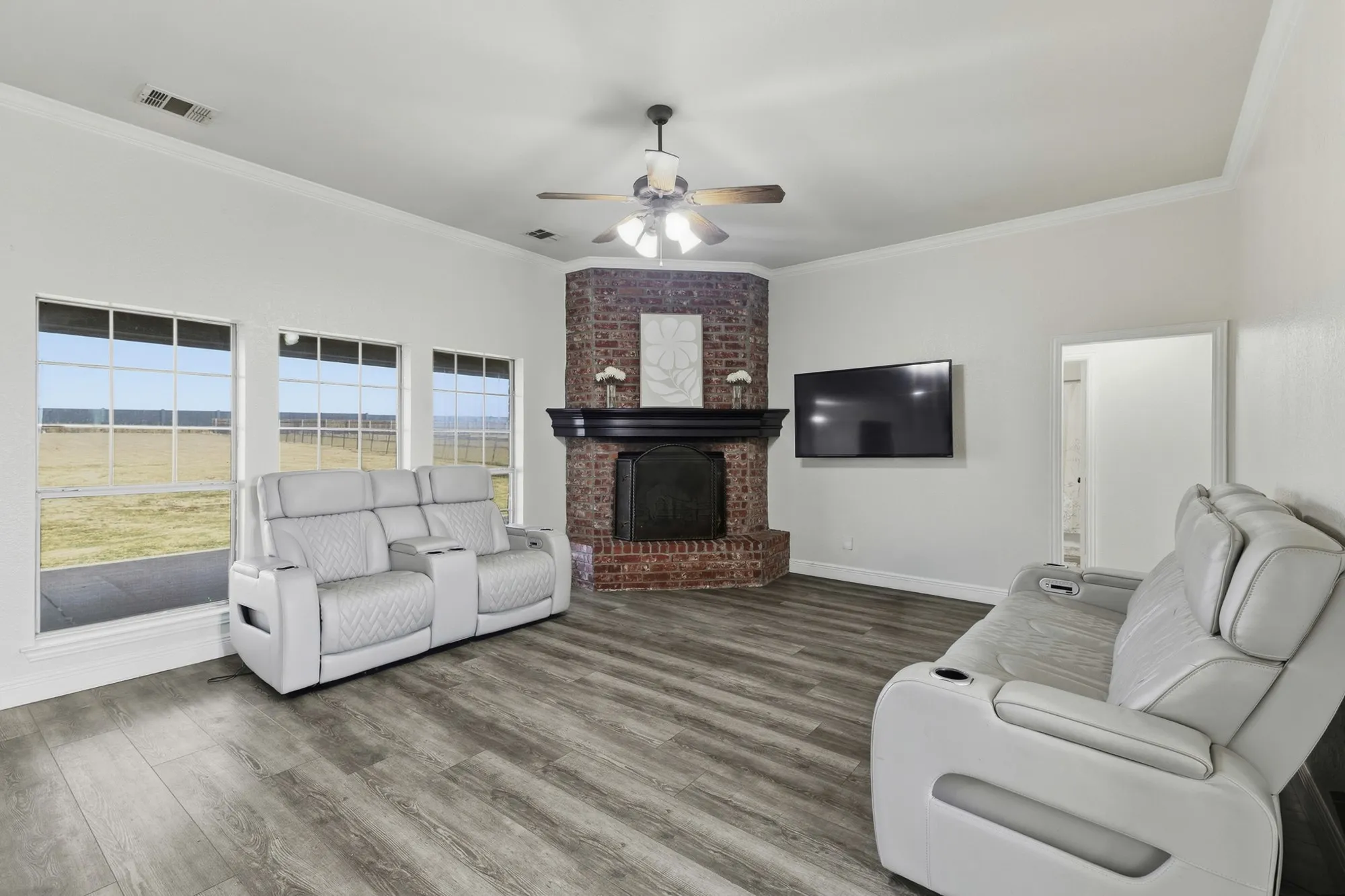 Single Family Residence For Sale in Kaufman County , 16422 Prairie Meadow, Forney, Texas 75126, 4 Bedroom, 2 Bathroom, 2 Garage spaces, 2,380 Sqft, built in 2004, mls#21386385, Real Estate Agent in Forney, Homes For Sale in Kaufman county, Homes For Sale in Forney, Realtor in Forney Texas, Real Estate Brokerage Independent Realty Texas, Luminita Cordes Realtor