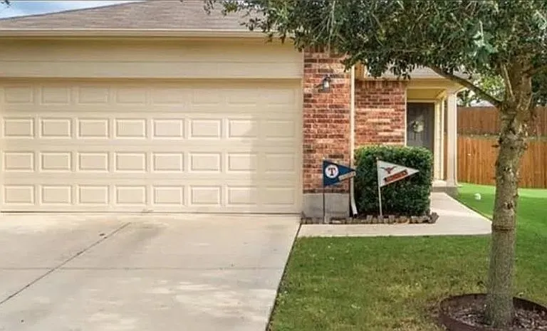 Single Family Residence For Sale in Hays County , 206 Feathergrass Drive, Buda, Texas 78610, 3 Bedroom, 2 Bathroom, 2 Garage spaces, 1,210 Sqft, built in 2013, mls#21386401, Real Estate Agent in Buda, Homes For Sale in Hays county, Homes For Sale in Buda, Realtor in Buda Texas, Real Estate Brokerage Independent Realty Texas, Luminita Cordes Realtor