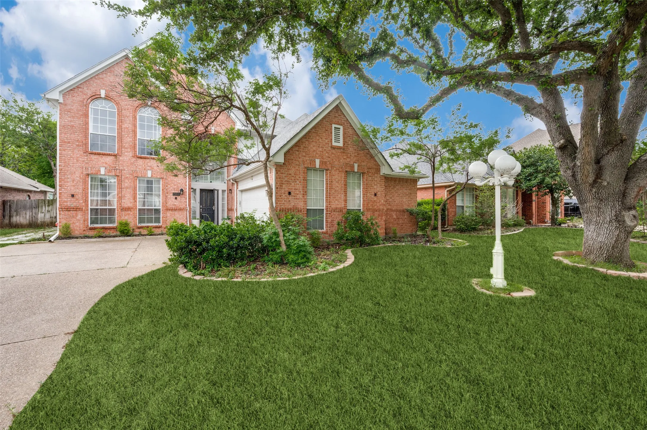 Single Family Residence For Rent in Tarrant County , 2106 Hunter Place Lane, Arlington, Texas 76006, 4 Bedroom, 3 Bathroom, 2 Garage spaces, 2,616 Sqft, built in 1992, mls#21386167, Real Estate Agent in Arlington, Homes For Rent in Tarrant county, Homes For Rent in Arlington, Realtor in Arlington Texas, Real Estate Brokerage Independent Realty Texas, Luminita Cordes Realtor